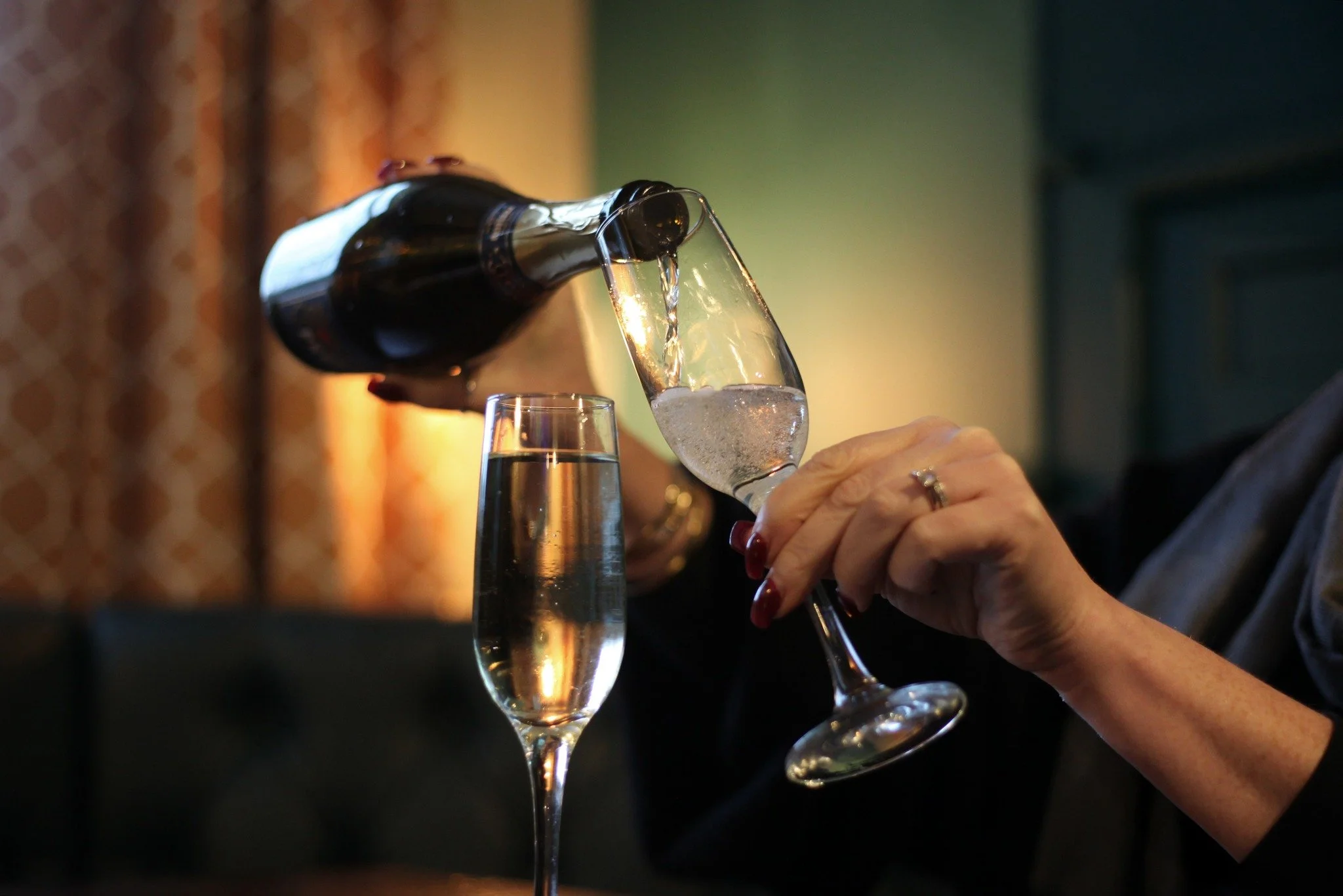 Fizz Friday is here! 🥂 
Celebrate the weekend with any large bottle of Prosecco for just &pound;15 and stick around for live music from Jam Junkies at 8pm.
Available every Friday from 12&ndash;9pm
Cheers to the weekend! ✨