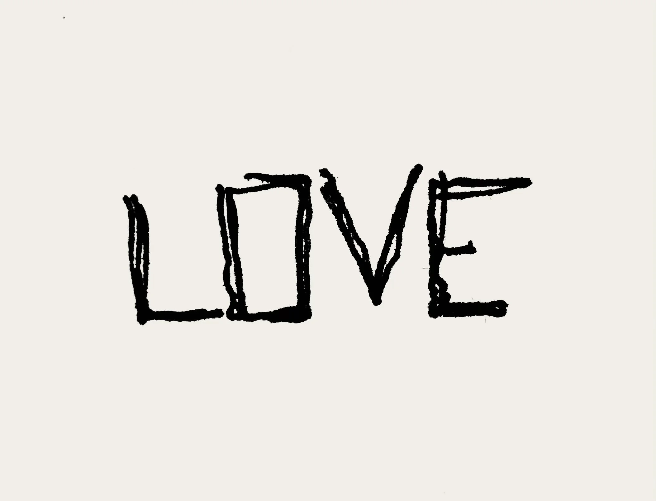 Handgeschriebene Skizze des Wortes 'LOVE' mit stilisierten Buchstaben, und die Buchstaben in Schwarz auf hellem Hintergrund.