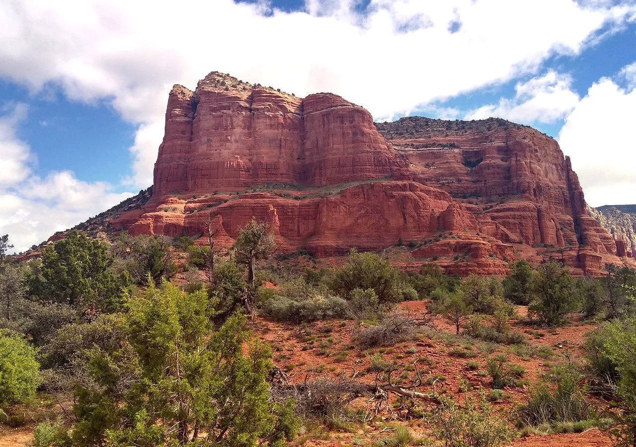 Sedona AZ travel blog - hike to see iconic Courthouse Butte rock formation