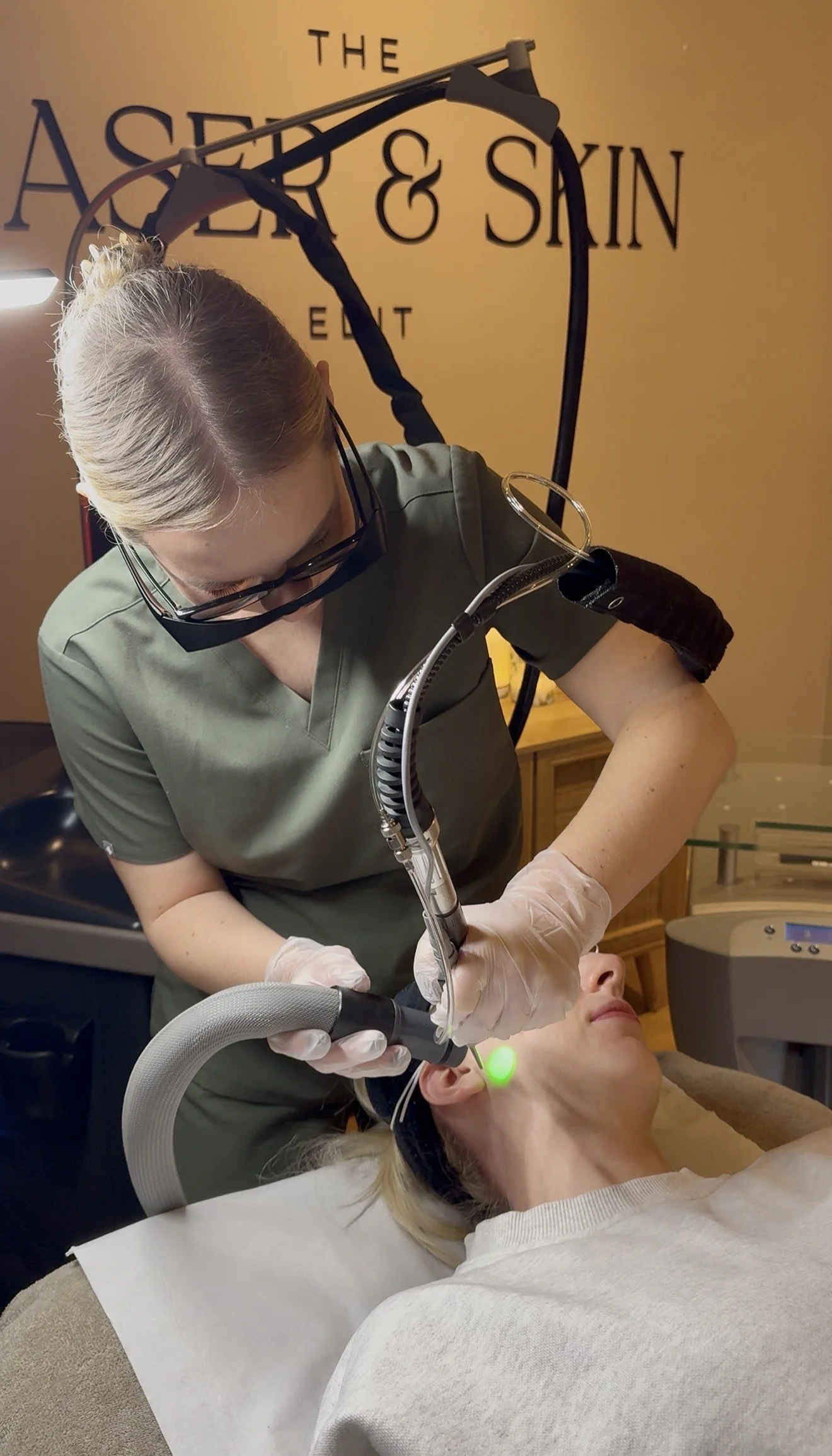 Medical-grade Alexandrite and Nd:YAG laser machines for skin treatments