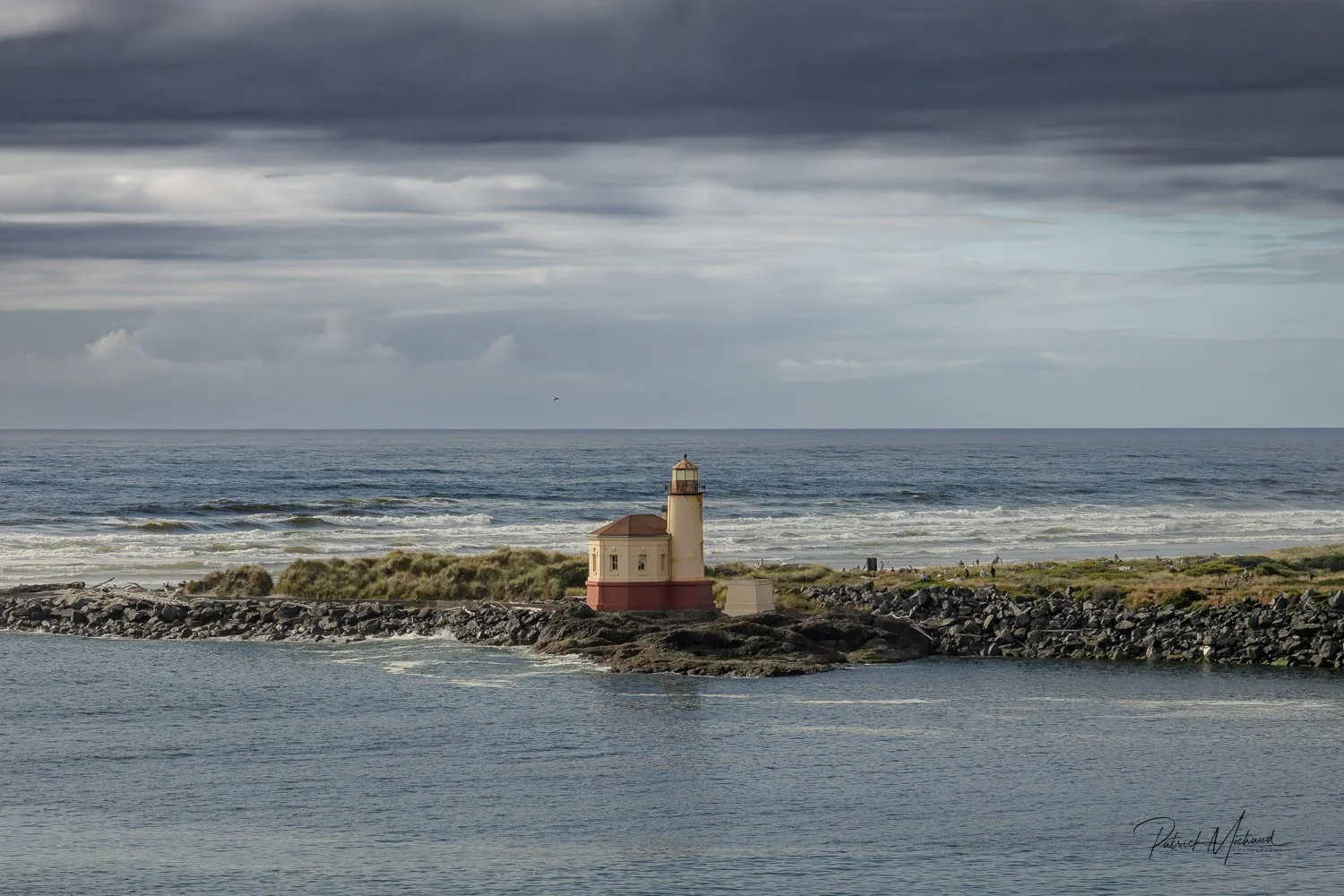 Coquille lighthouse.jpg