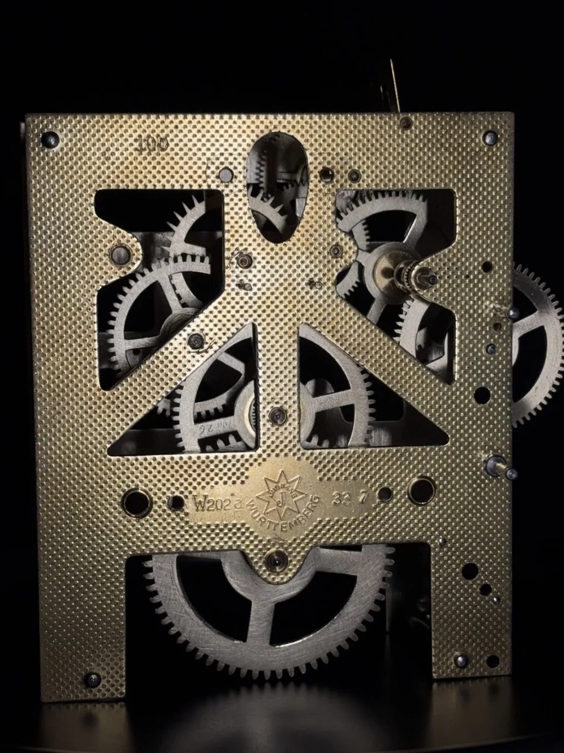 // FINISSAGE
Die Räder sind flächig geschliffen.
Das reine Metall vor der Veredelung.

