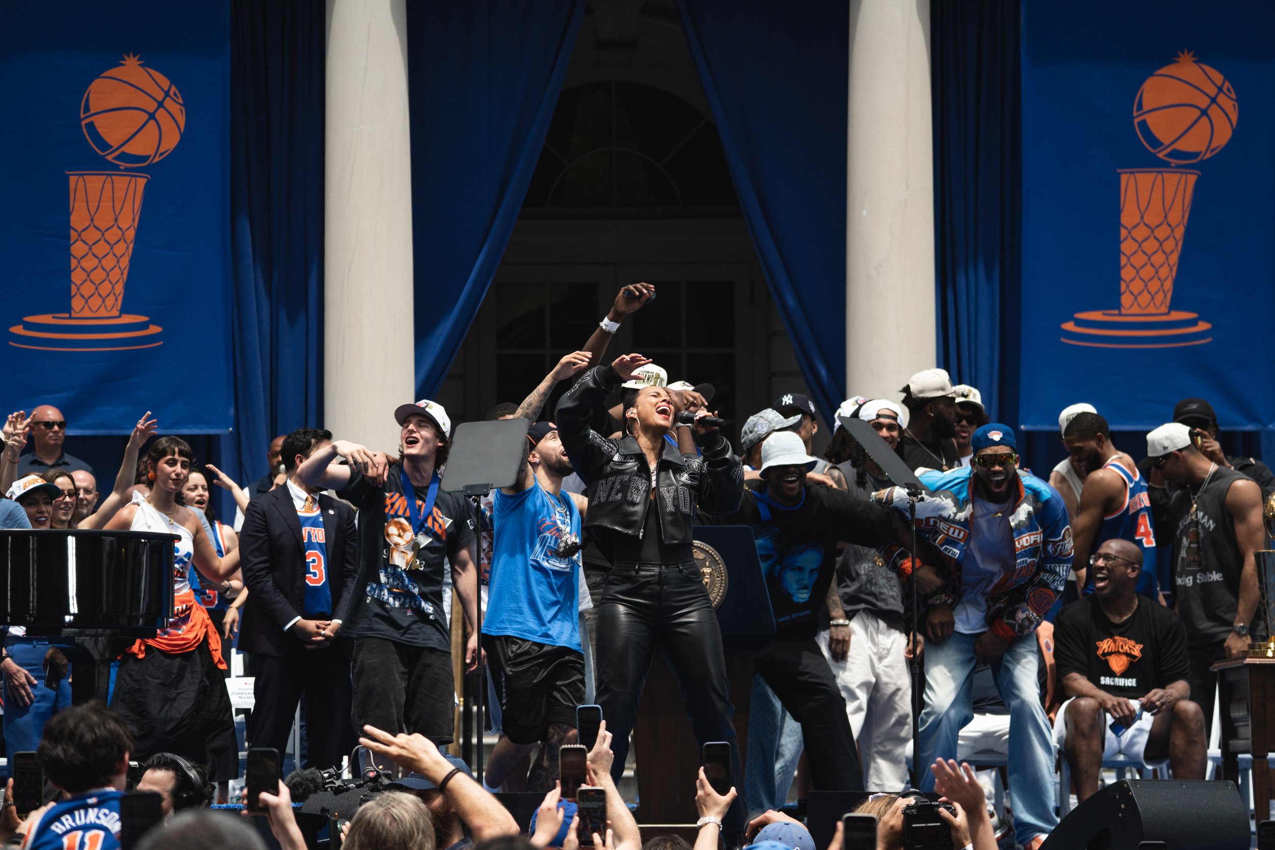 NY_KnicksWinNBACeremony18JUN26_50.jpg