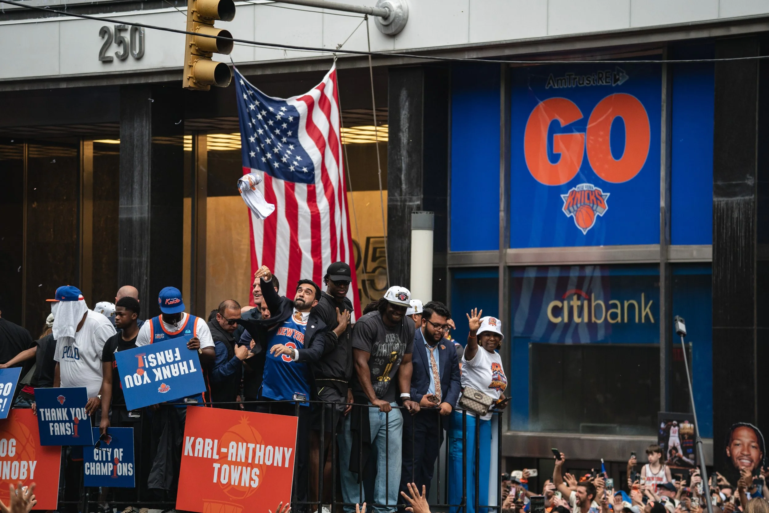 NY_KnicksWinNBACeremony18JUN26_9.jpg