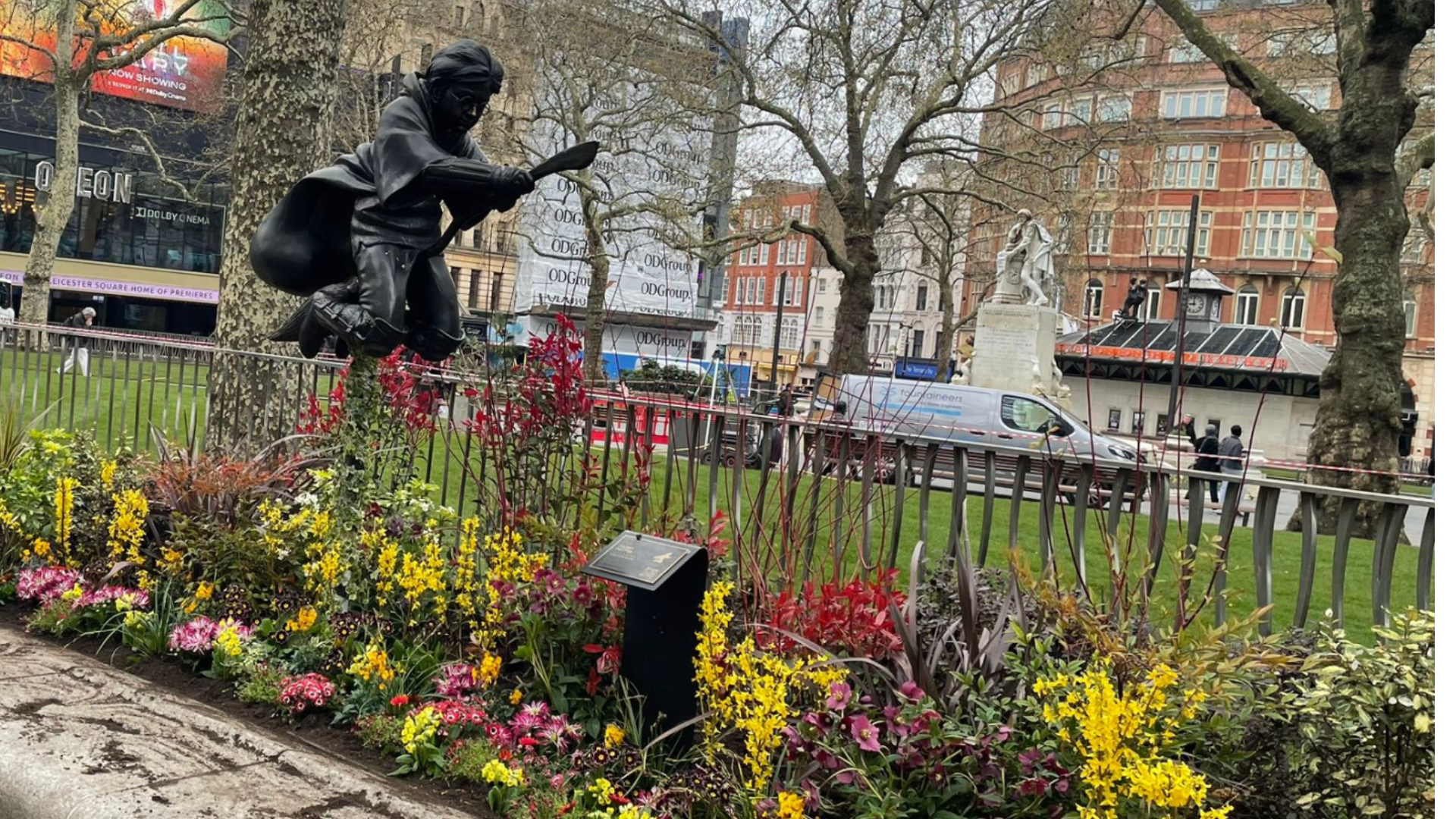 Harry Potter, Statues in the Square, Leicester Square After 2.png
