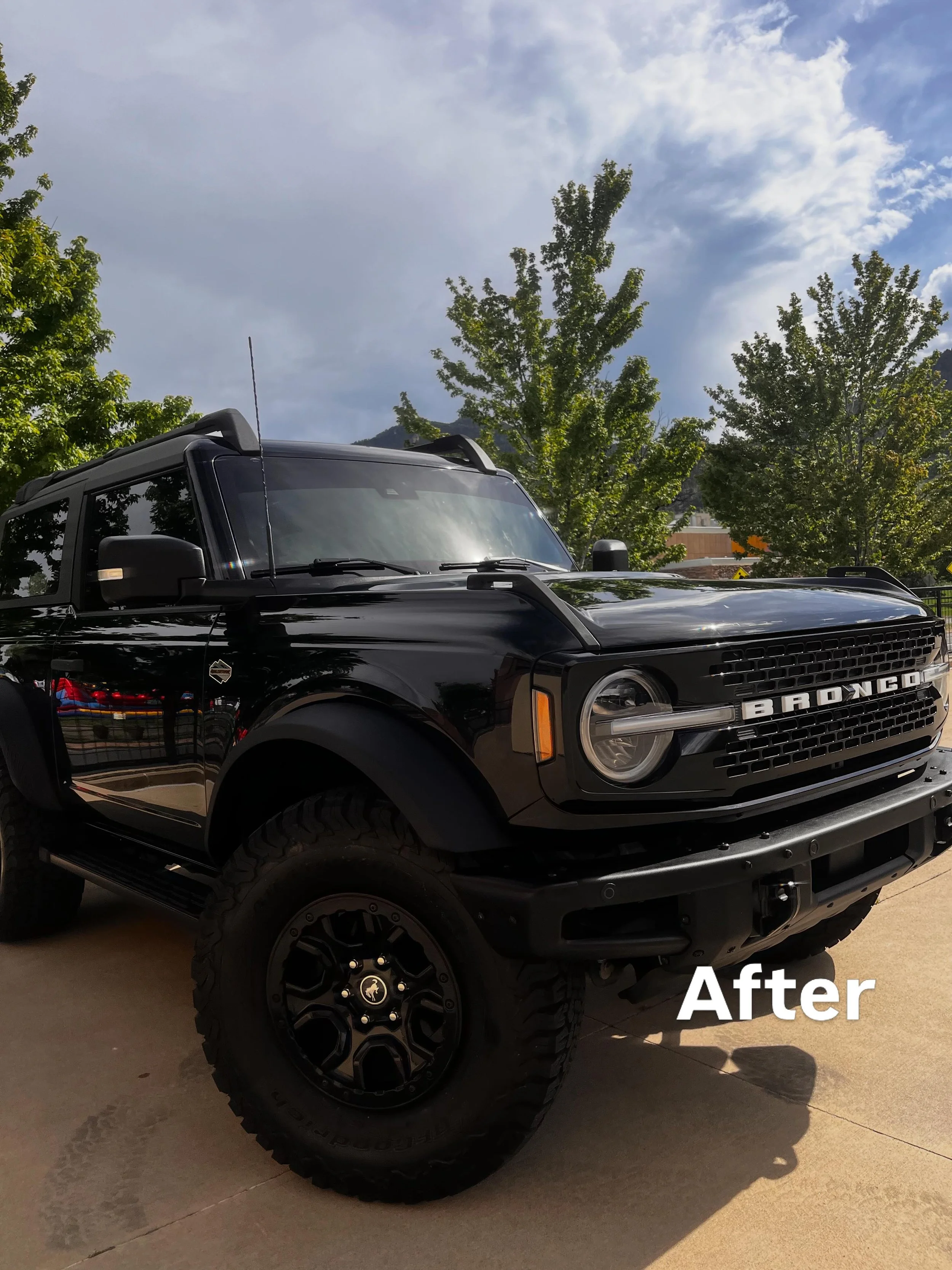 Mr Z&rsquo;s Bronco looking sick! Wash and wax. Before/afters Call to schedule today! -Emblem