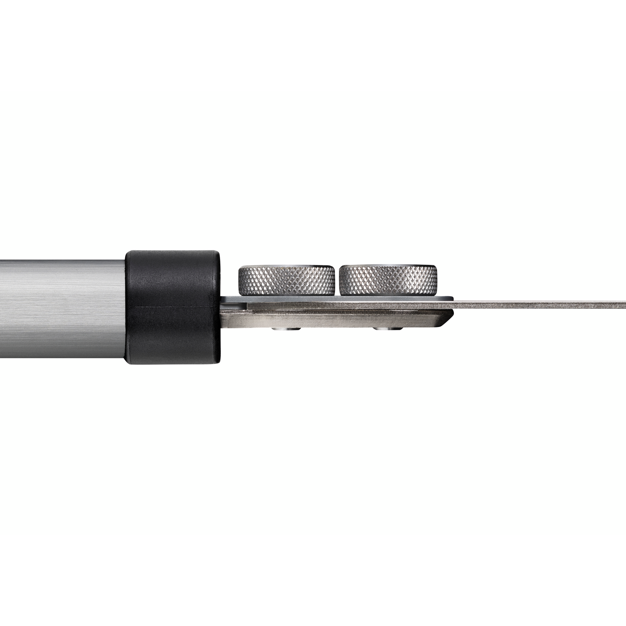 Nahaufnahme eines präzisen Schraubenziehers mit zwei großen, silbernen, gerillten Einstellknöpfen auf einem weißen Hintergrund.