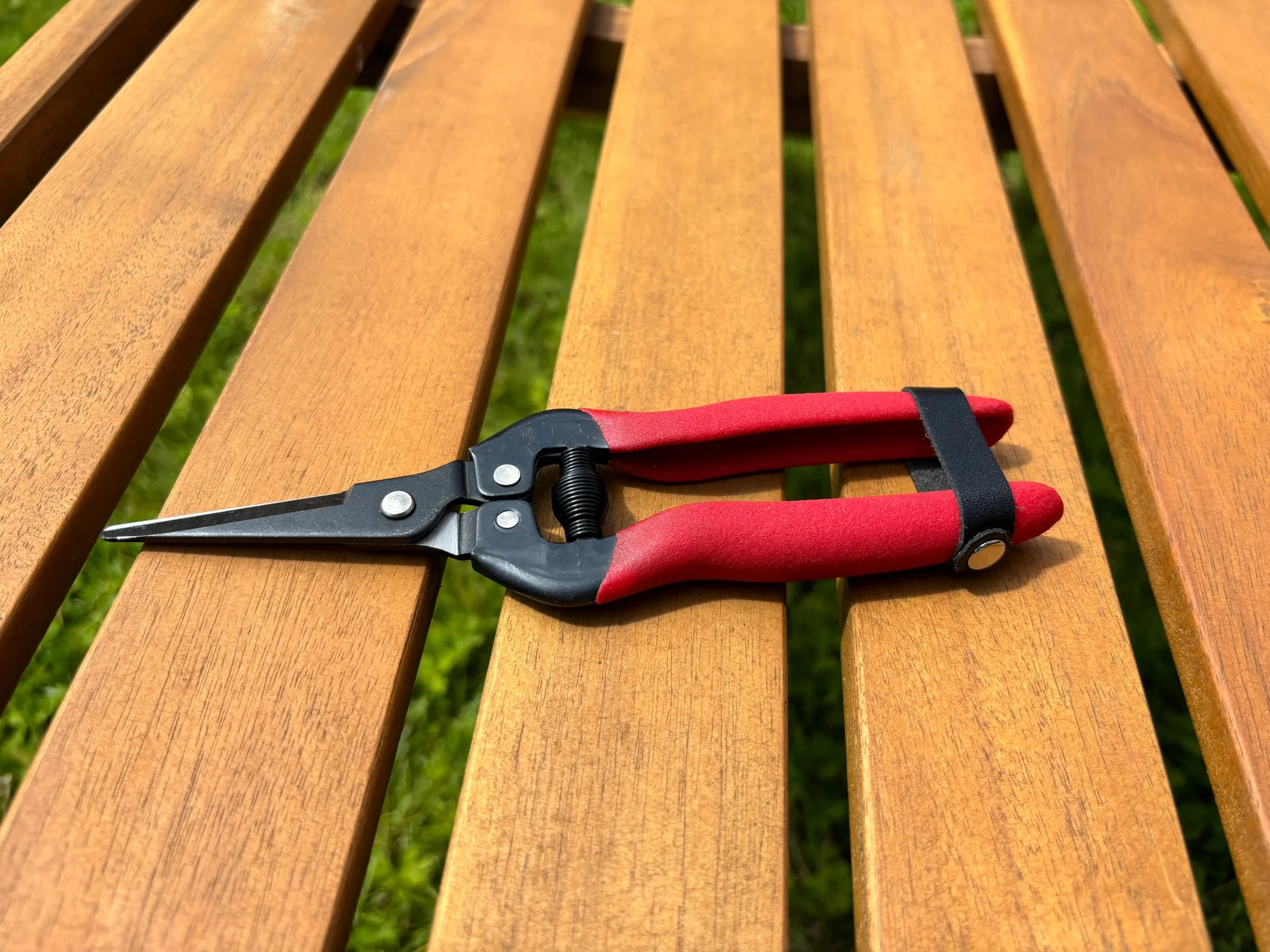 Kompakte Gartenschere für präzise Gartenarbeit