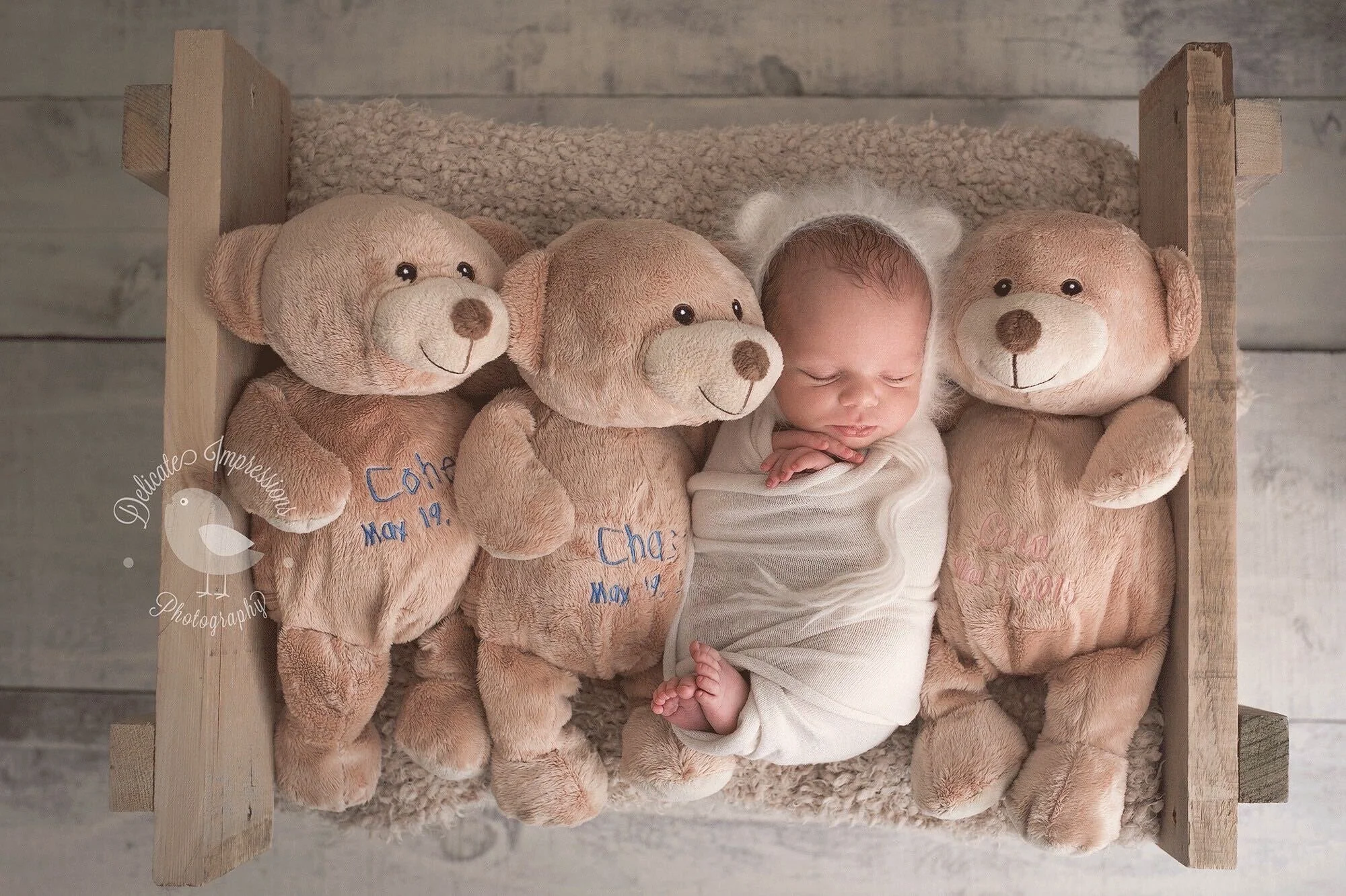 Tonight we honour Ashley, one of the co-owners of Carried with Love and her beautiful children. Each teddy bear in the photo hold the ashes of her babies born still and tonight we light our candles for her. ❤️
&mdash;&mdash;&mdash;&mdash;&mdash;&mdas
