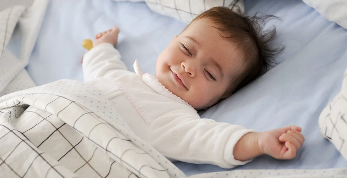 Bébé et sommeil : comment la kinésiologie peut soutenir des nuits plus apaisées