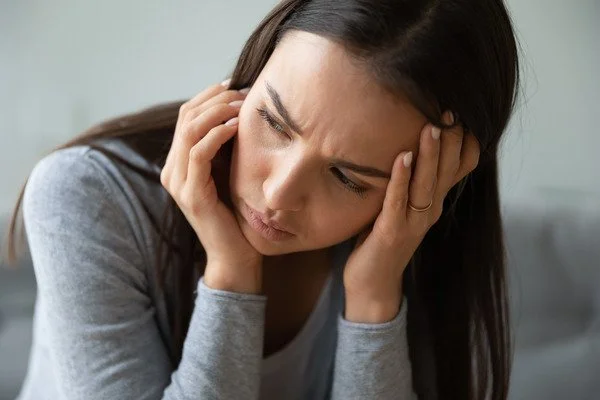 Stress chronique : 10 symptômes que l’on ne relie pas toujours au stress