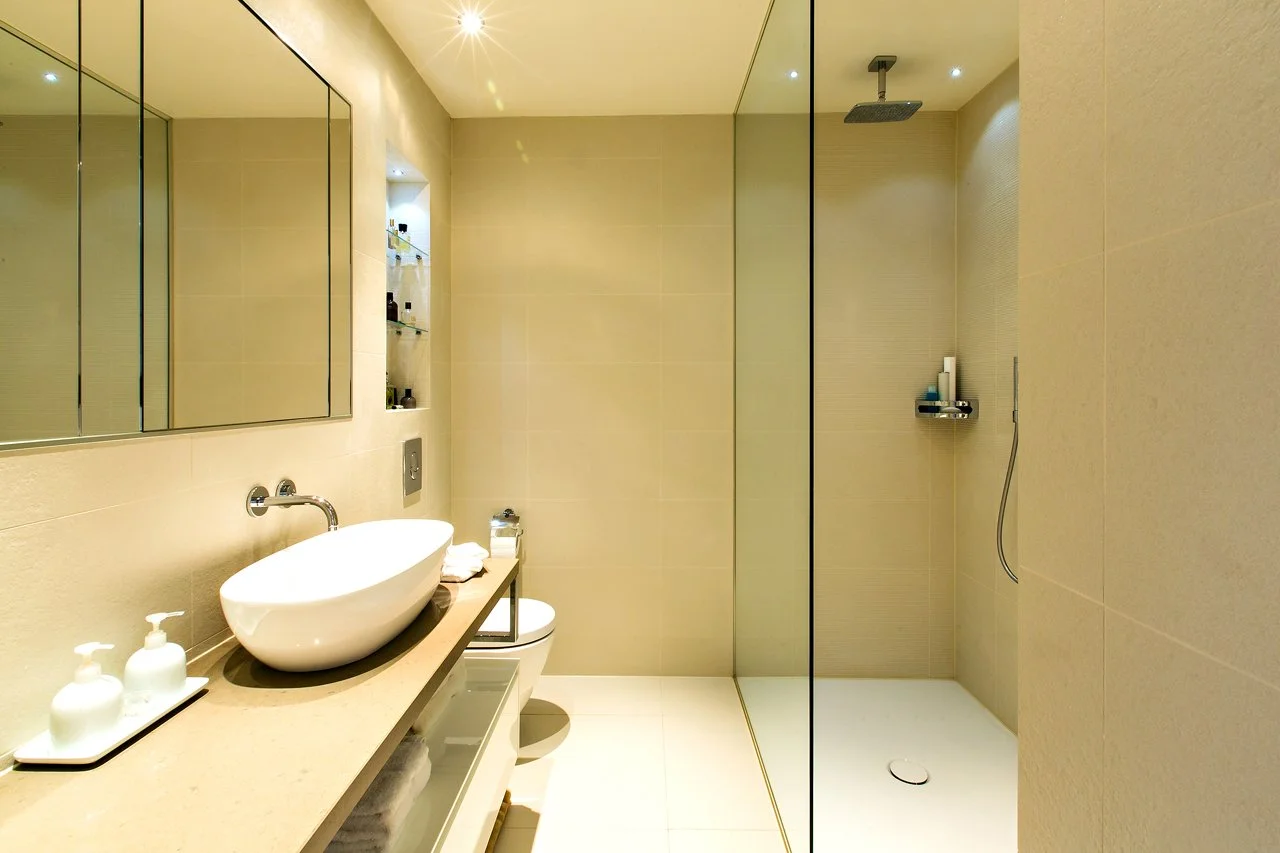 Belsize-Lane-Minimalist-shower.jpg