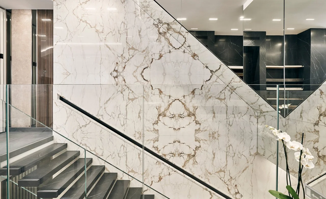 Book-matched porcelain slabs with inset handrail