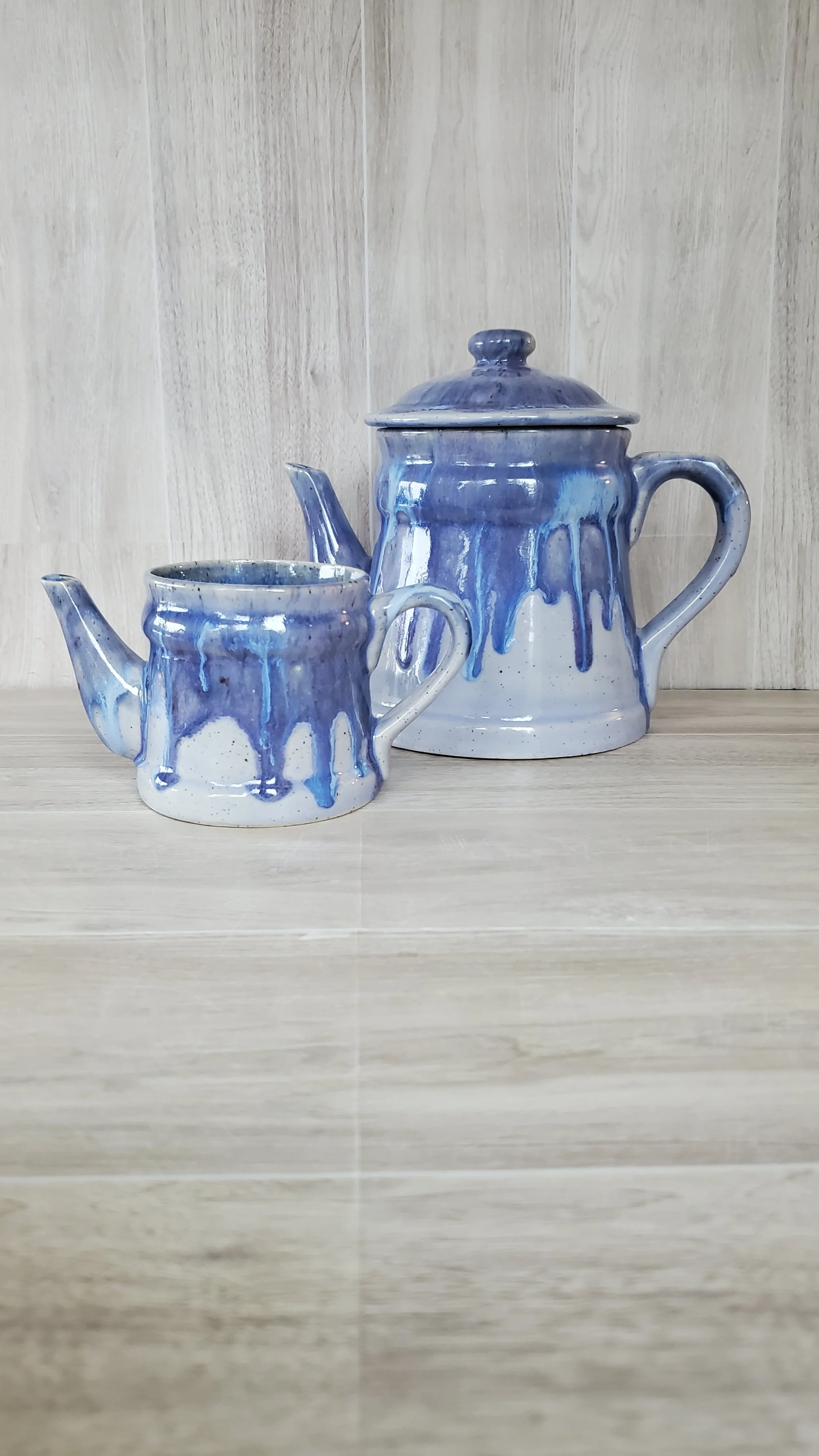 Teapot and creamer pot