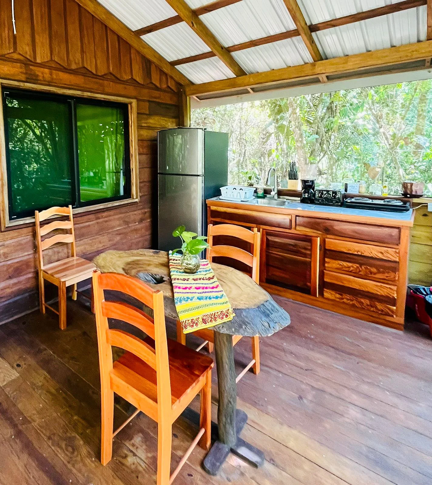 Cabin 2, Kitchen and Dining 