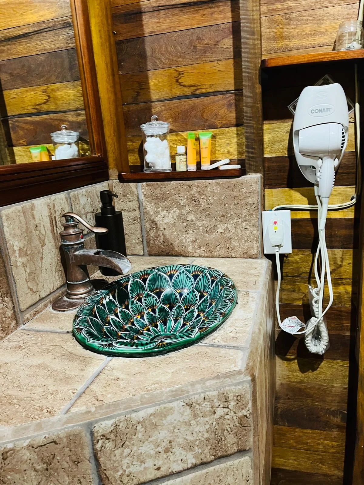 Green Jay. Cabin 2- Bathroom 1.jpeg