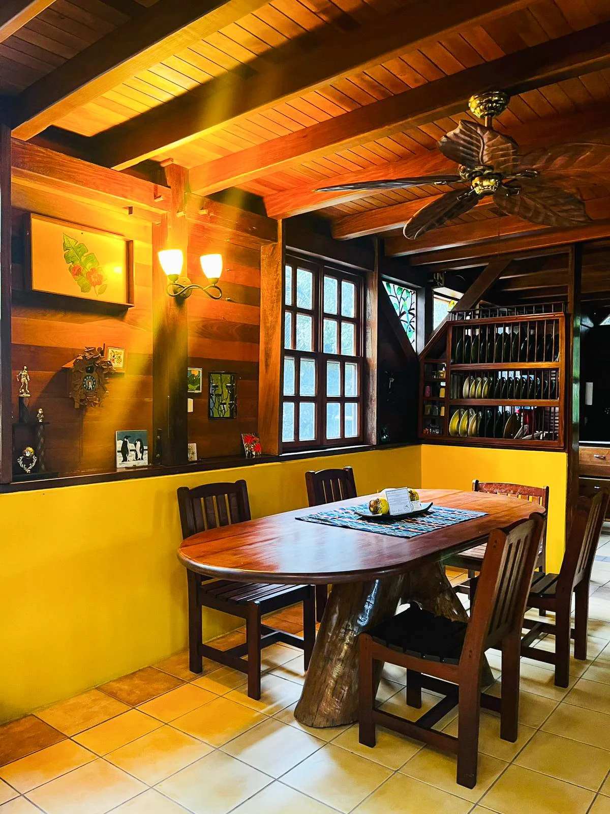 Beyond Paradise, Dining table can sit either persons max