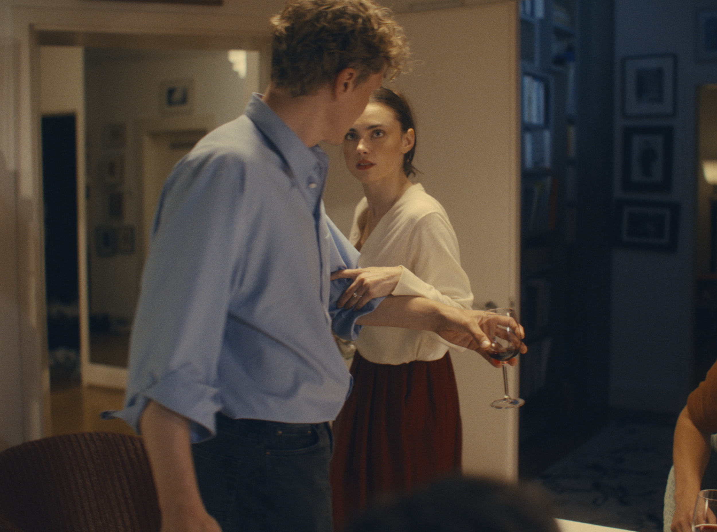 Watch “Fiancé” now!