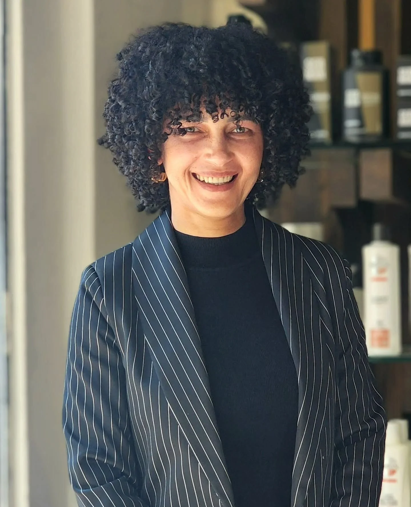 THE ULTIMATE CURLYGIRL EXPERIENCE⁠
➰Detailed Diagnosis magnified 400 times the naked eye ⁠
➰Deep cleansing build up removing hair and scalp scrub ⁠
➰Luxurious Peppermint Cowash ⁠
➰Tension releasing hair and scalp massage in our relaxing, elevated mas