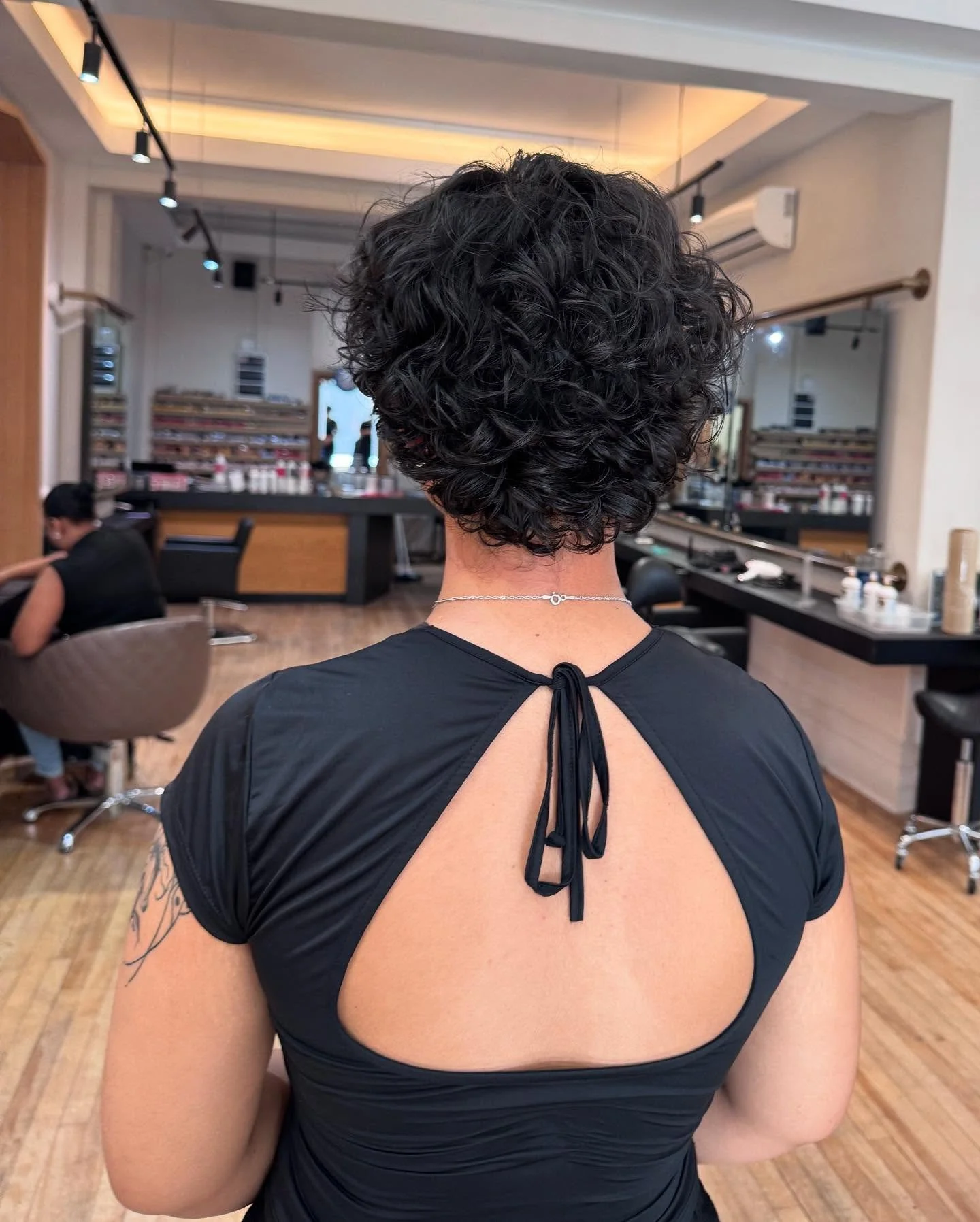 ⁠
My client: "I'm over the long hair, Lets do the Big Chop."😍⁠
.⁠
.⁠
Ask for Nadine⁠
@excentriconkloof ⁠
@intrinsicurlyme ⁠
@olaplex⁠
@inoarsouthafrica ⁠
( #📷 @nadine_stylist )
