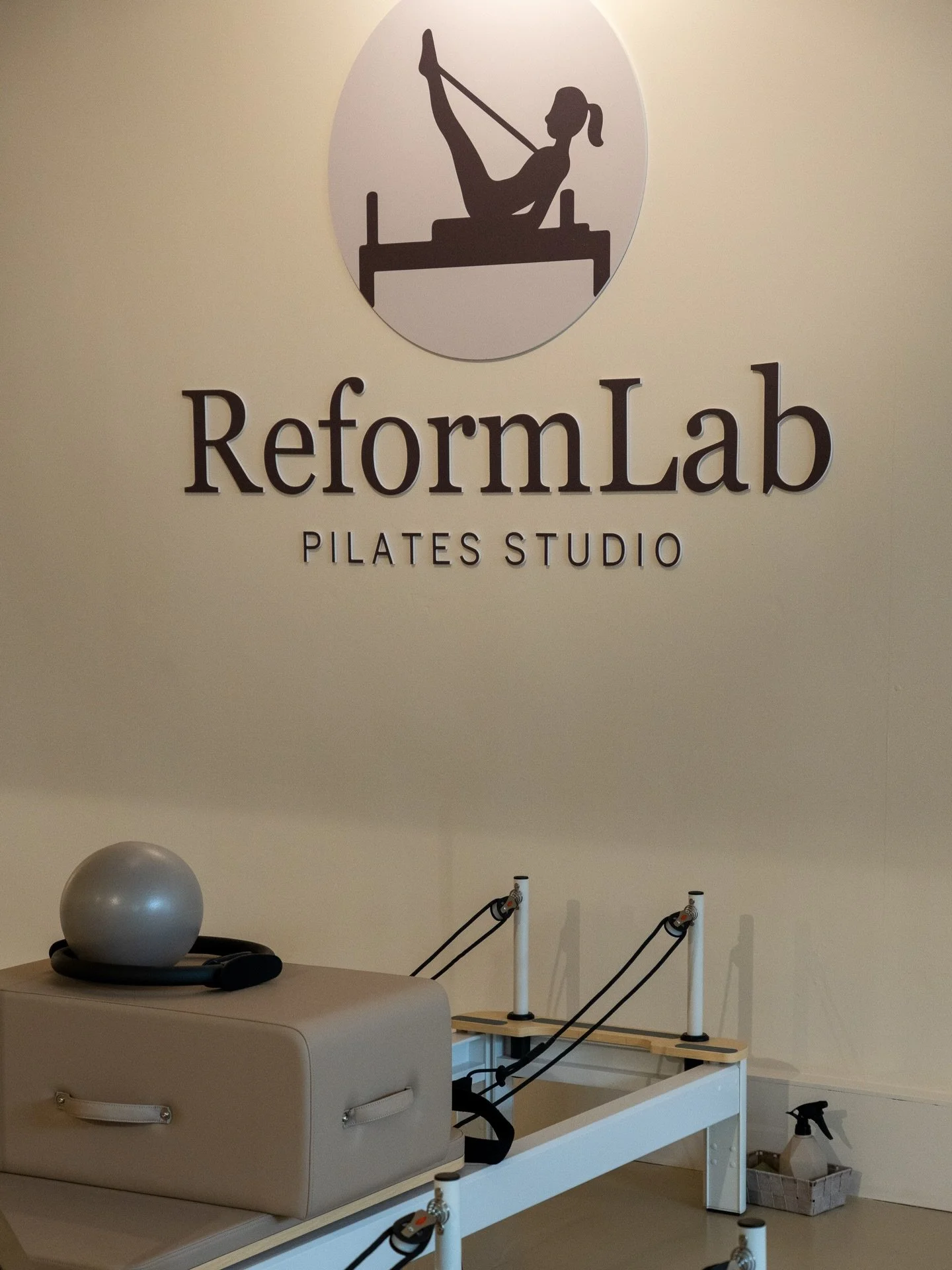 Wist je dat reformer Pilates niet alleen je spieren versterkt, maar ook je houding, balans en core stability verbetert? ✨

Wat is jouw favoriete reformer move? 👀 Laat het weten in de comments 👇