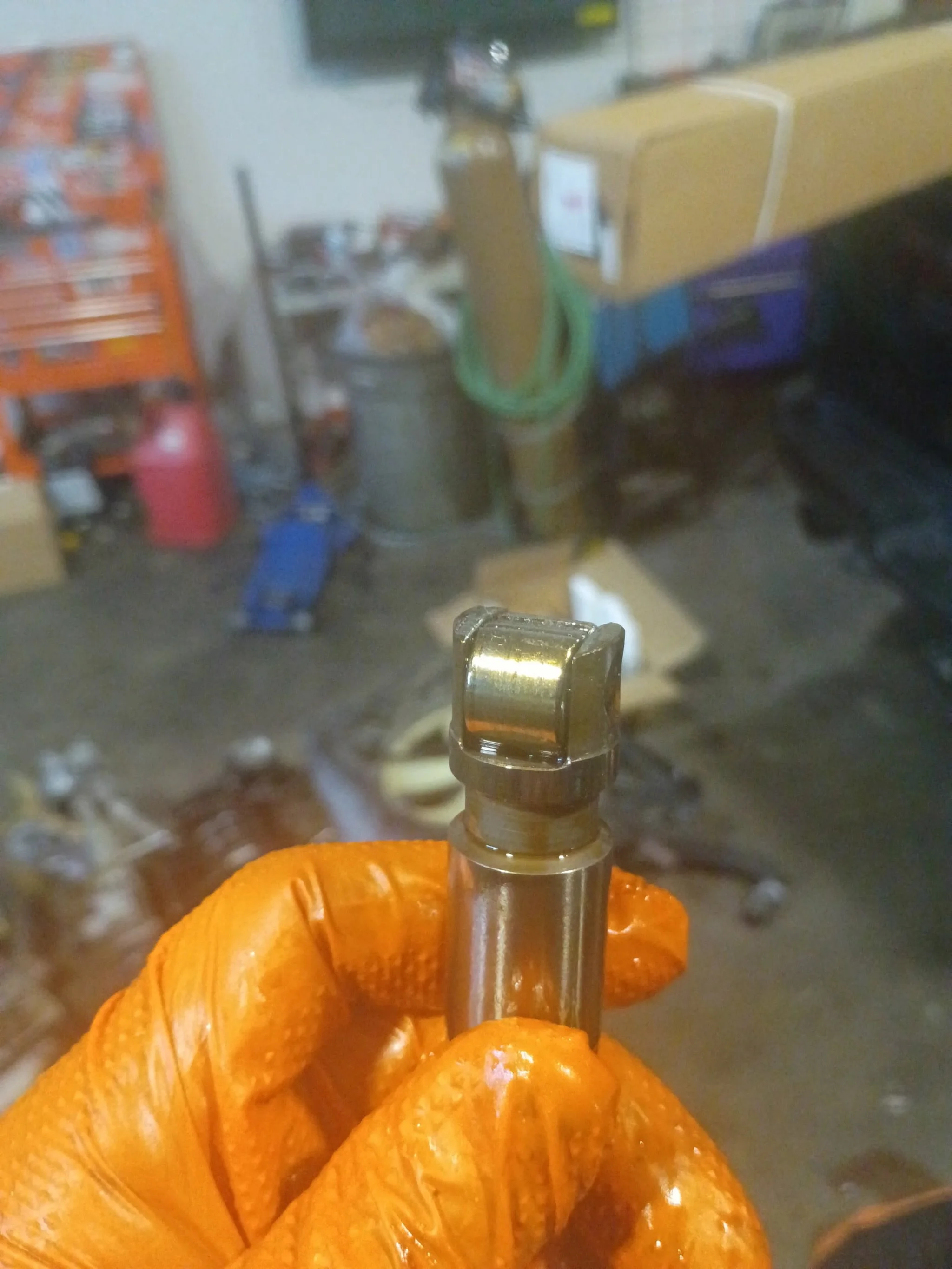This Ram 5.7 came in with engine noise. After taking it apart, we found a failed lifter with half of the roller missing.

We&rsquo;re replacing the camshaft and lifters and converting it to a non-MDS setup to get this truck back on the road.

📍 RAM 