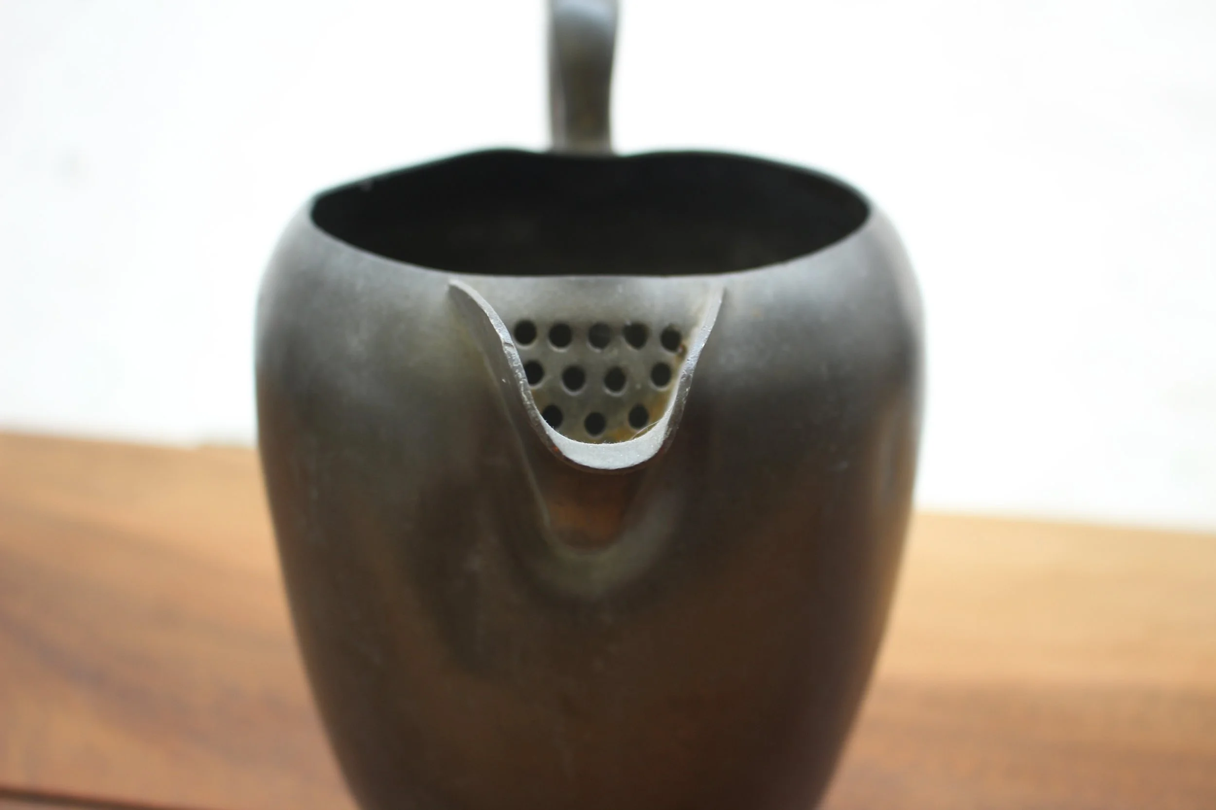 Aluminum Carafe with Strainer Spout