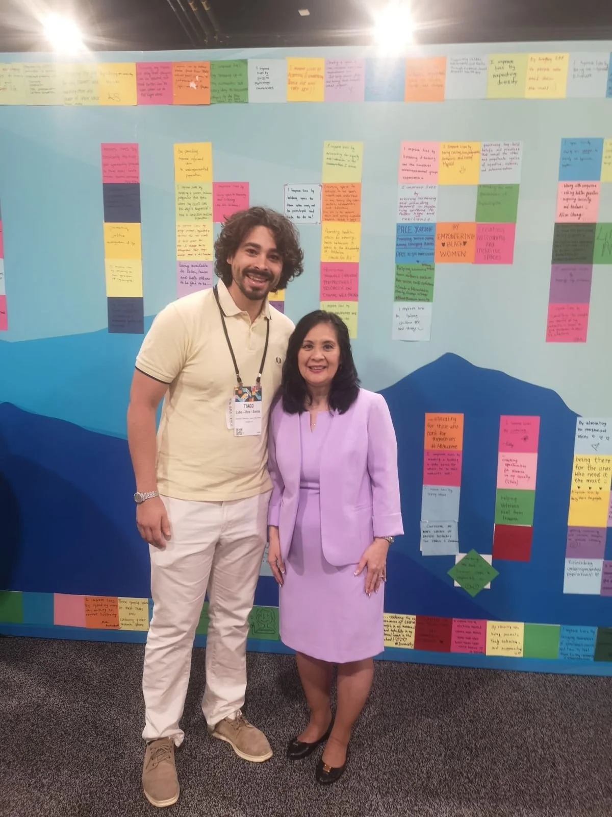 Apresentando o Instituto à Presidente da American Psychological Association, Debra Kawahara