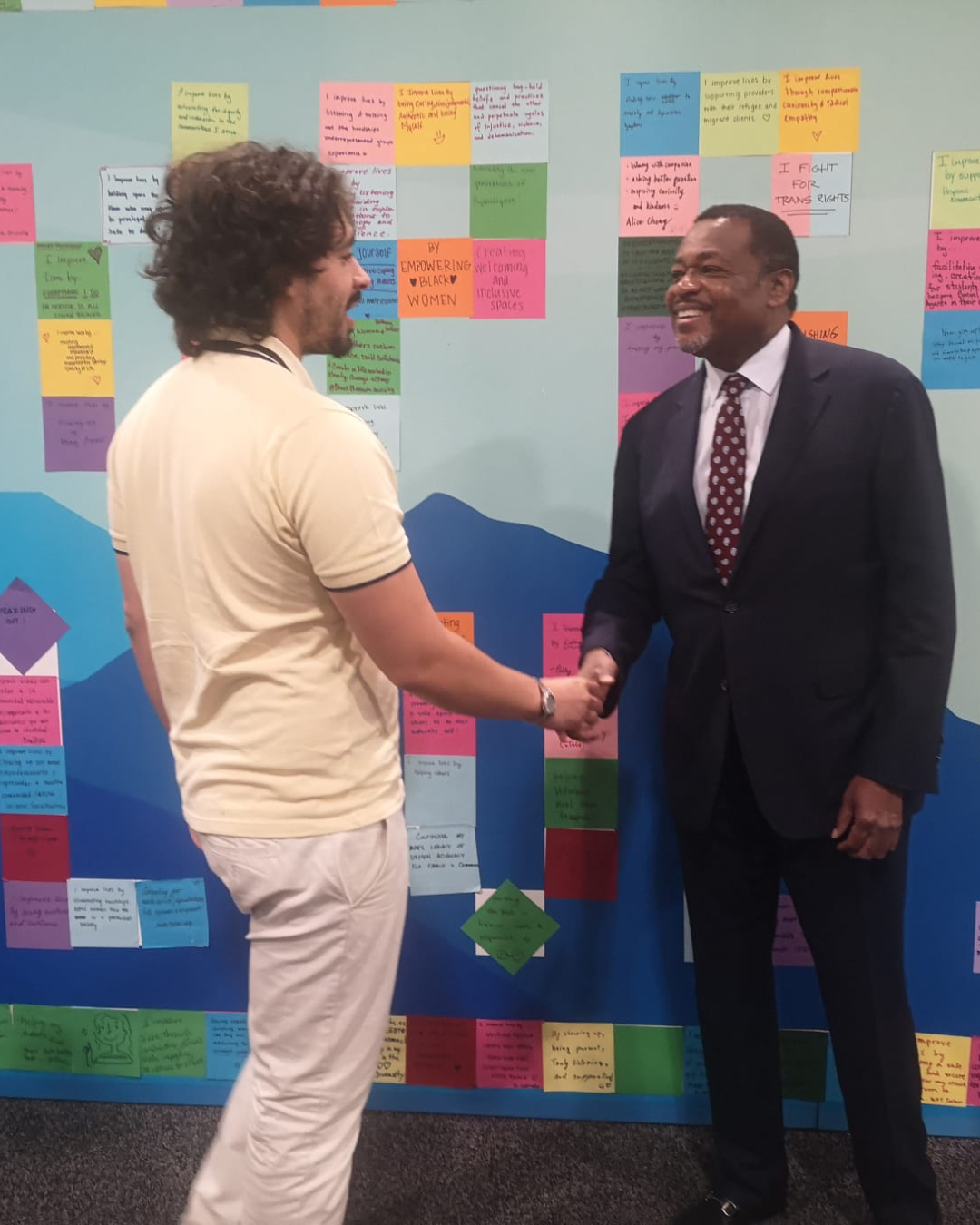 Apresentando o Instituto ao CEO da American Psychological Association, Arthur C. Evans