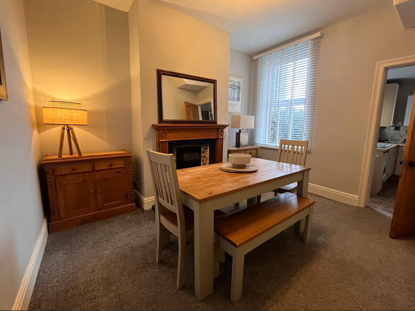 Modern kitchen in contractor-friendly serviced flat”Modern kitchen in contractor-friendly serviced flat