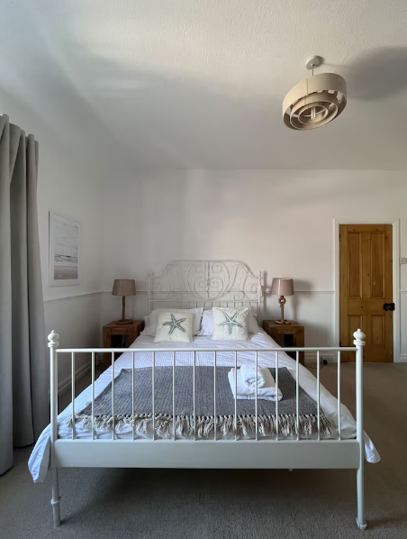 Furnished bedroom in serviced apartment for extended stays