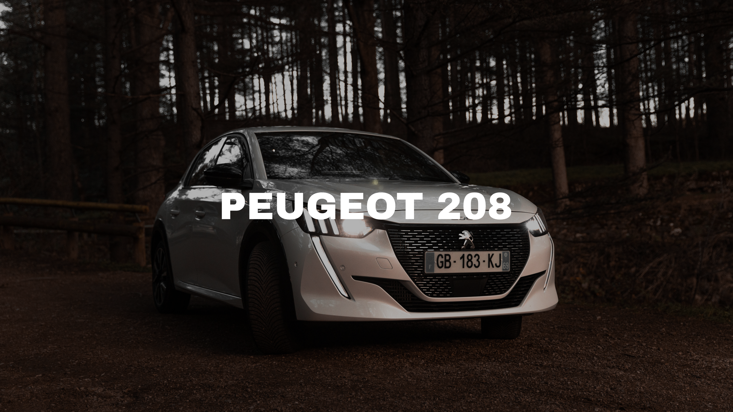 Photo d'un peugeot 208 blanche, photo d'un shooting automobile, photo d'un tournage automobile - Léo THOMAS | Vidéaste Lyon | leofilms.fr