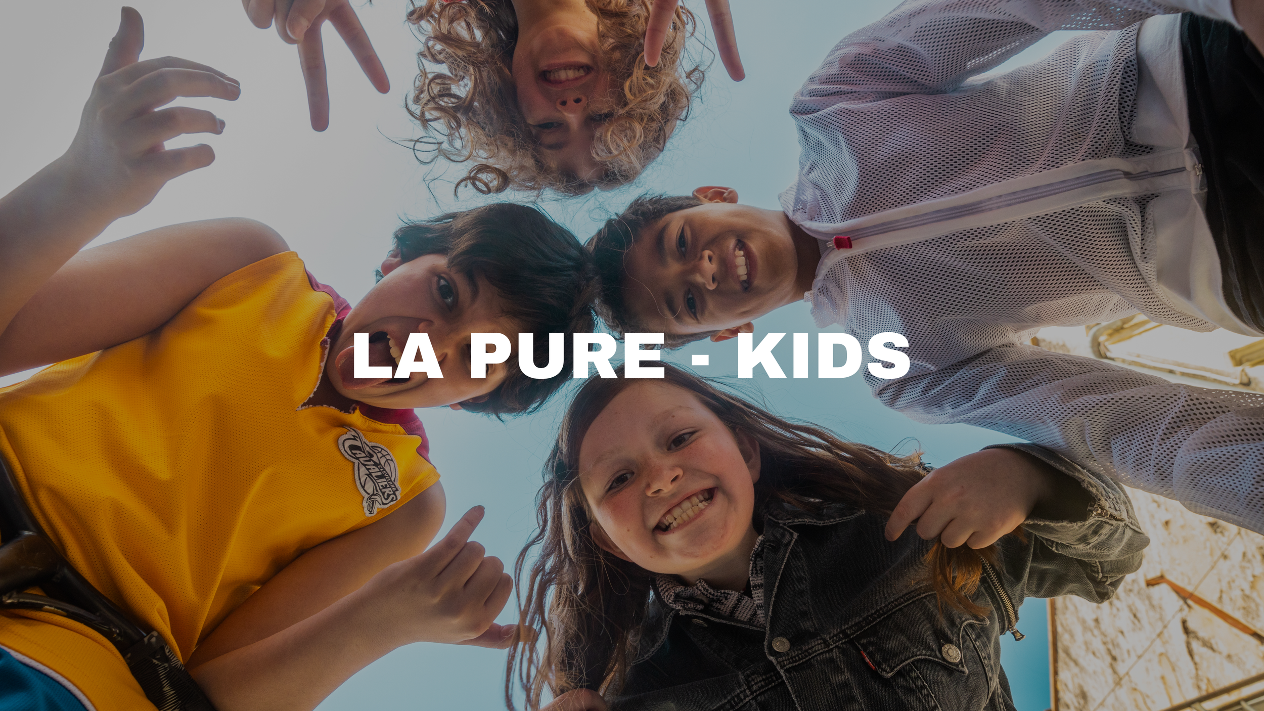 Miniature LA PURE KIDS, photos avec plusieurs enfants qui ont posé pour le shooting de vêtements de la marque LAPURE, pour une sélection enfants- Léo THOMAS | Vidéaste Lyon | leofilms.fr