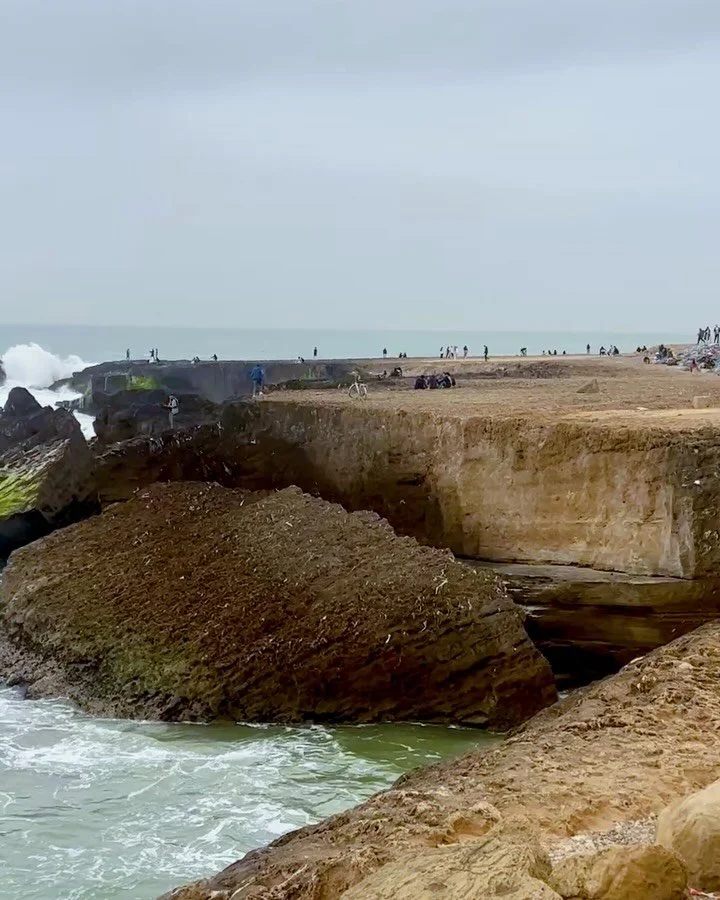 Some places don&rsquo;t need the sun to show off. The L&rsquo;Oc&eacute;an Corniche is the neighborhood&rsquo;s backyard, whether it&rsquo;s bright blue or Atlantic grey. 

It&rsquo;s where L&rsquo;Oc&eacute;an comes to move. Students on the basketba