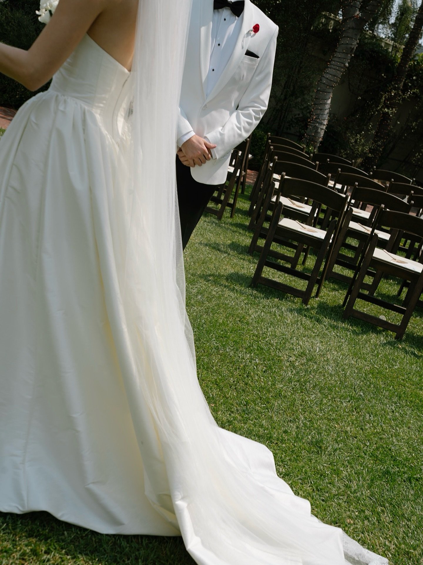The moment before forever begins. ✨

#wedding #weddingshooting #love #justmarried #hochzeit #hochzeitsfotografie #n&uuml;rtingen #esslingen #bridetobe #hochzeitsfotografstuttgart #weddingphotography #fineartwedding #zeitlosemomente #engaged #sony #lo