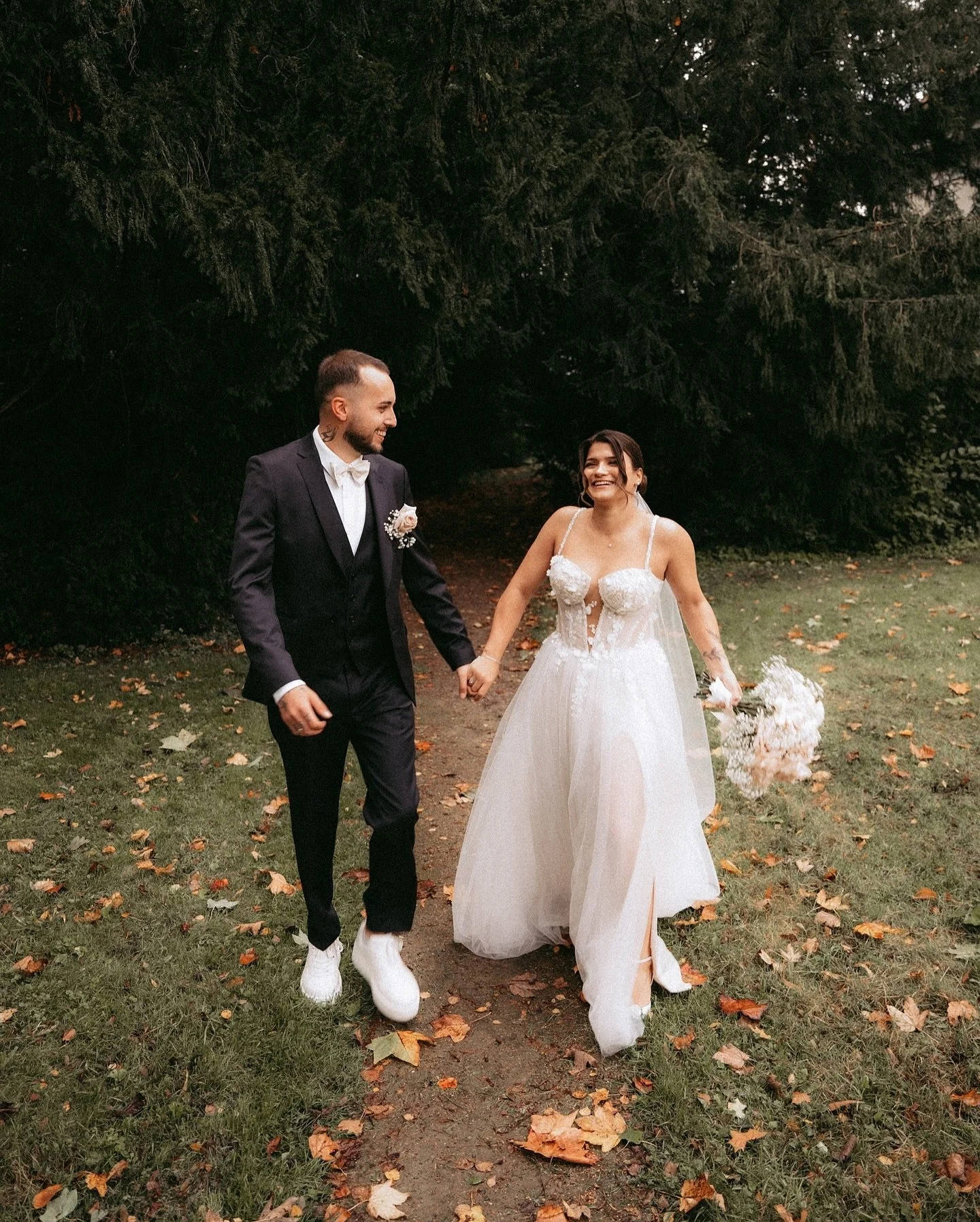 Zwei Herzen, die sich finden, ein Moment, der f&uuml;r immer bleibt. Es ist eine wahre Freude, solche kostbaren Erinnerungen zu schaffen. ✨ 

Letztes Jahr durfte ich Meryem &amp; Can an ihrem ganz besonderen Tag begleiten. Eine wundersch&ouml;ne Trau