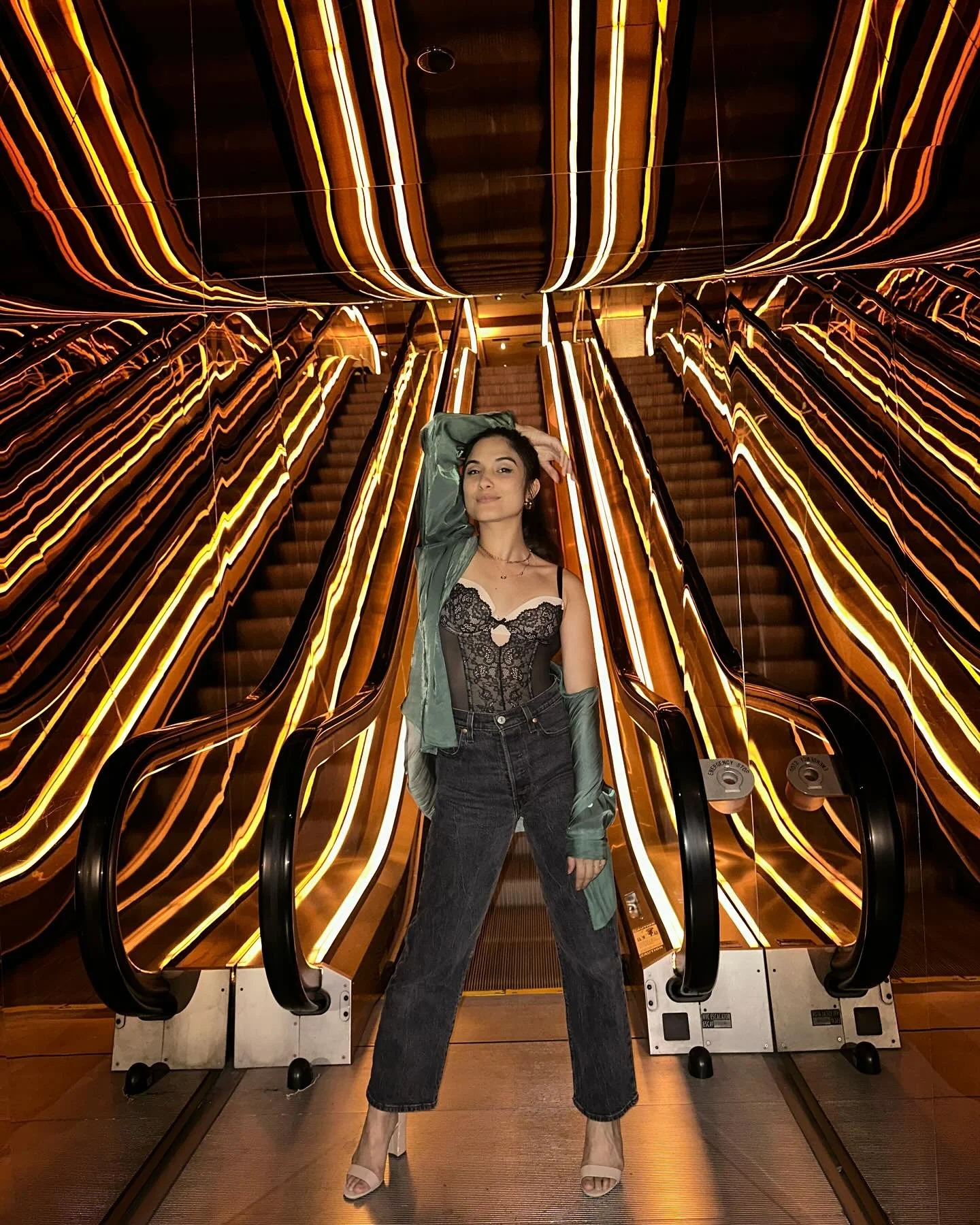Escalator but make it TRON

#nyc #theonewiththeroof #thepublichotel