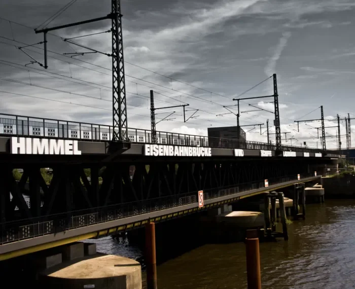 "Kommunaltrasse“ auf der Oberhafenbrücke