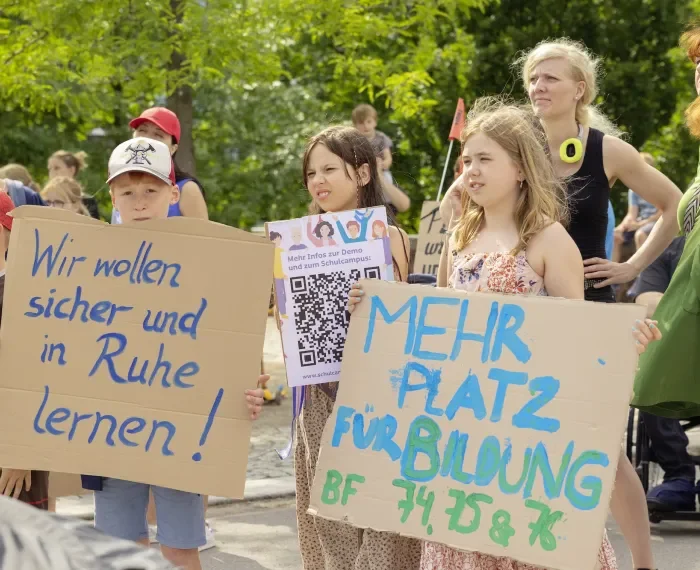 250 Kinder und Eltern demonstrierten für einen guten Bildungsort