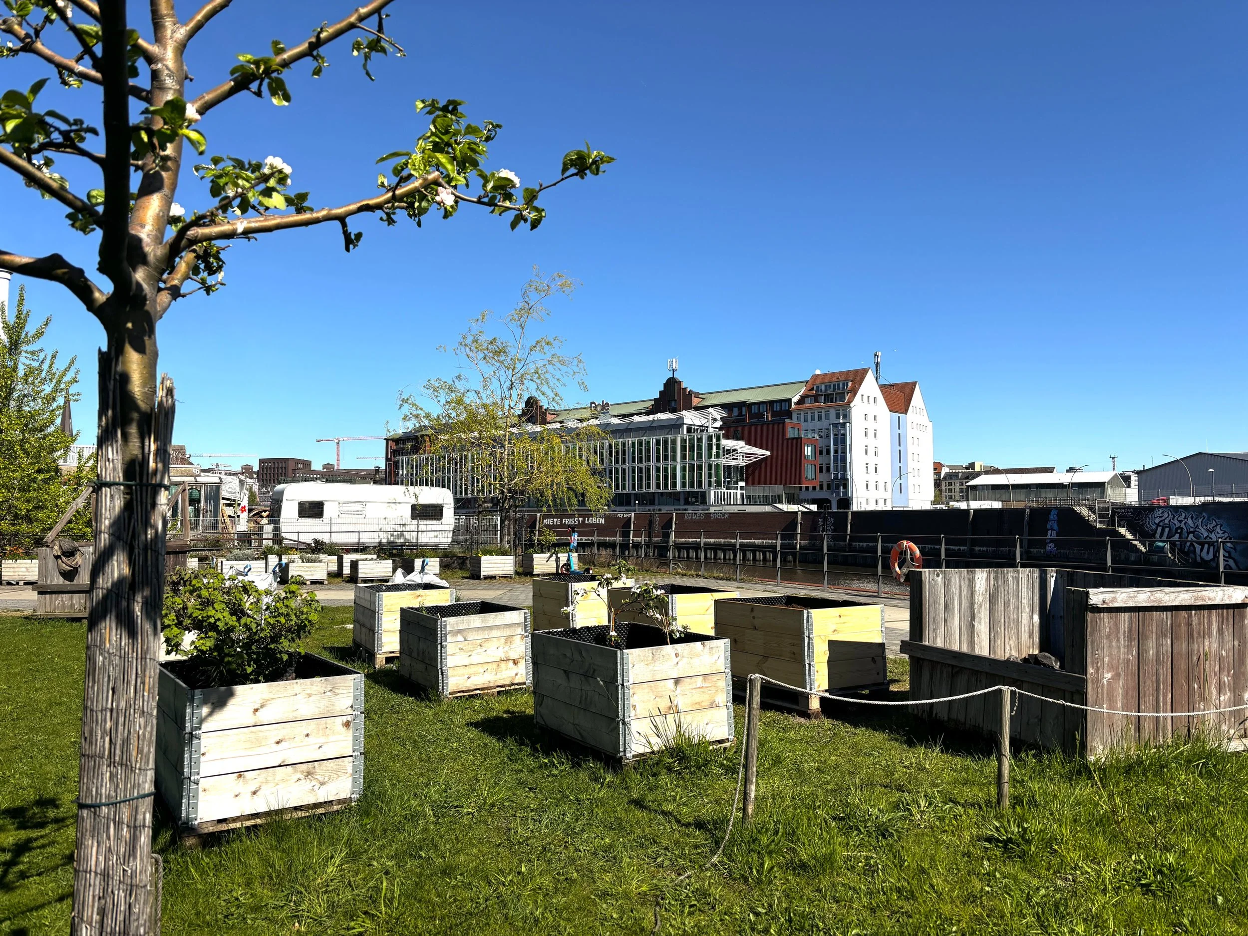 Neue Hochbeete im Oberhafen