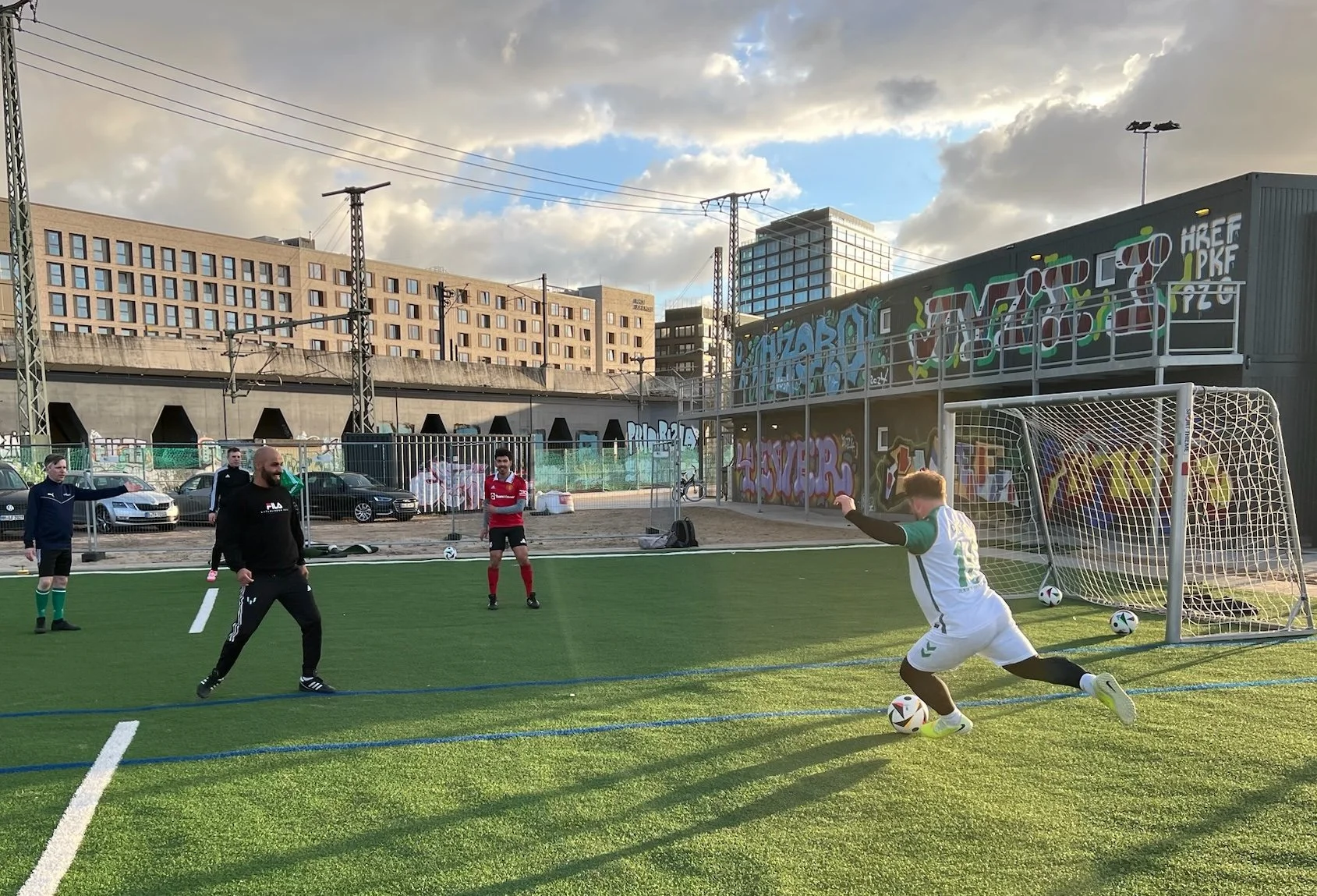 Fußball spielen, Fußball schauen