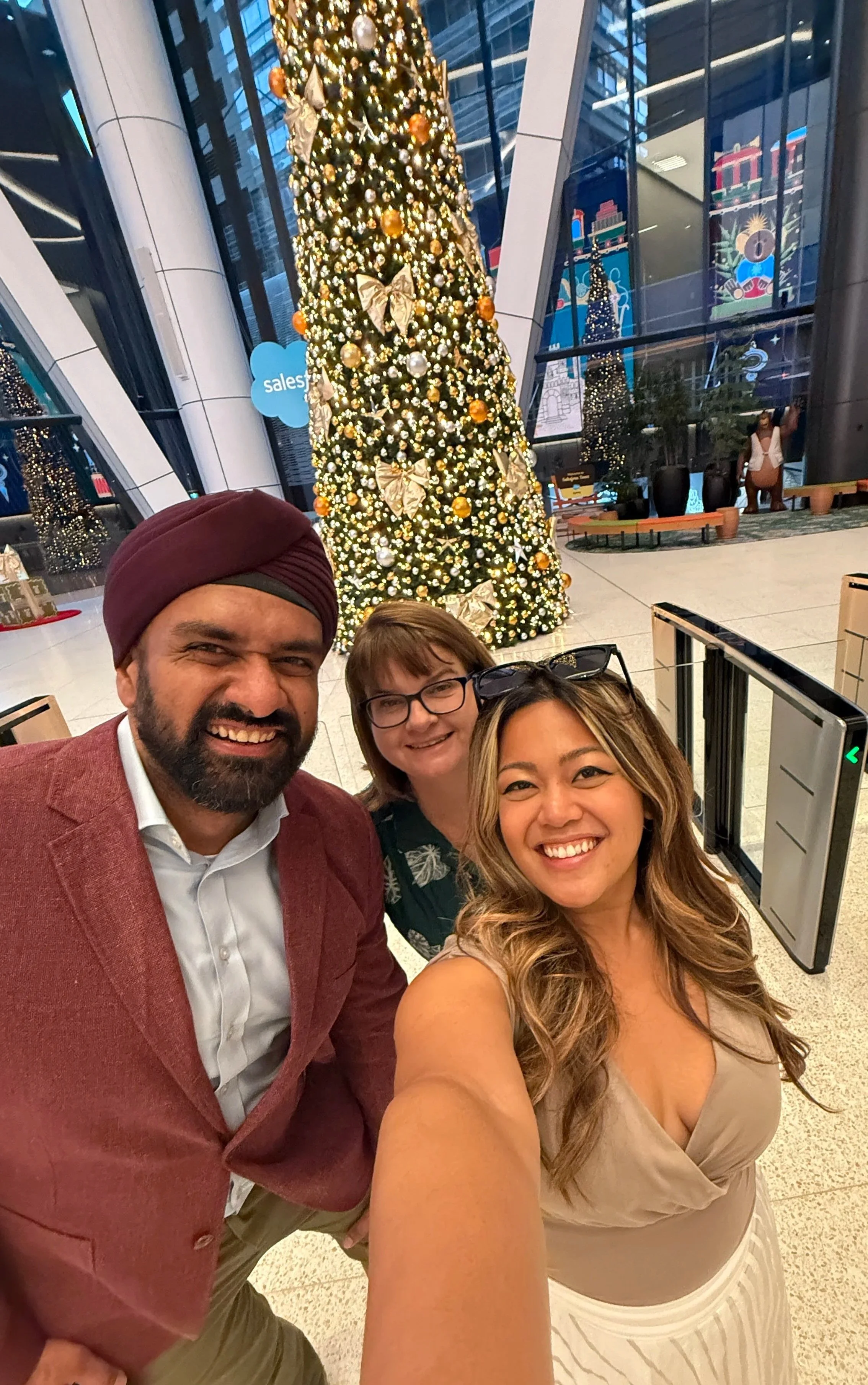 Karam Singh and Kat Gamis of ek Private, alongside Shelley Marsh of Wealth Differently, celebrate this holiday season.