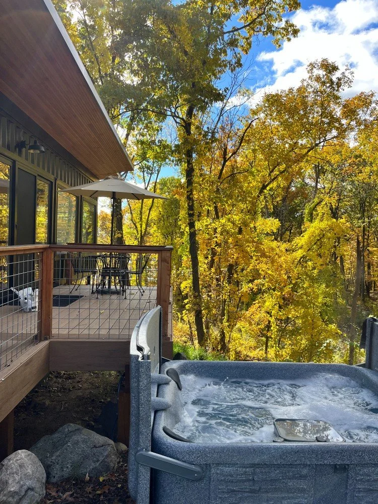 cabin1_fall-color-stillwaterstays~~6918cbf964289.jpg
