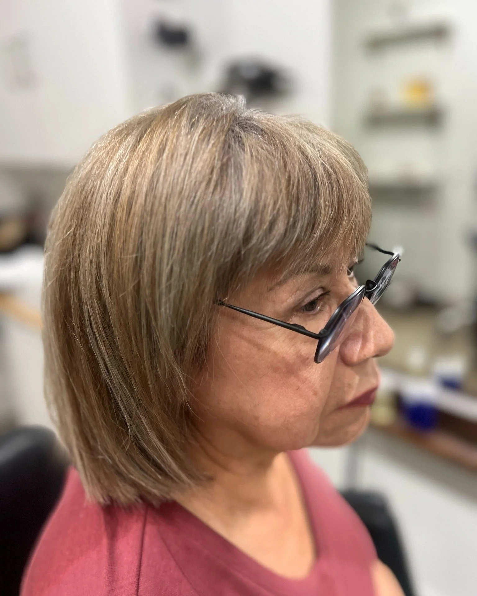 We love this grey blend by Be Rosie stylist @janetlarickhair - grey blending results in a more natural grow out with a softer line of demarcation. Are you interested in blending your grey instead of covering it up completely? If so connect with Janet