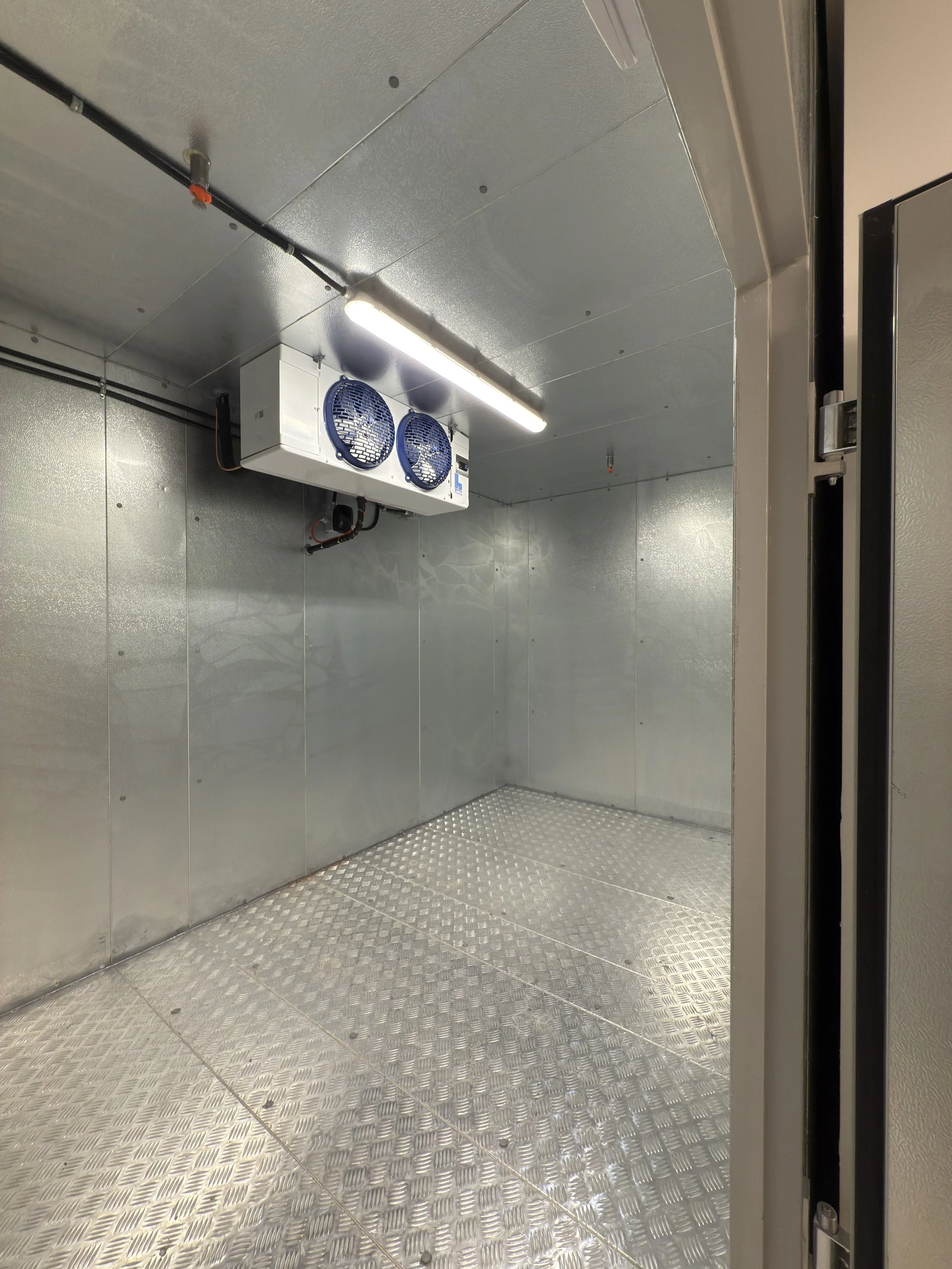 Walk-in cooler or walk-in freezer