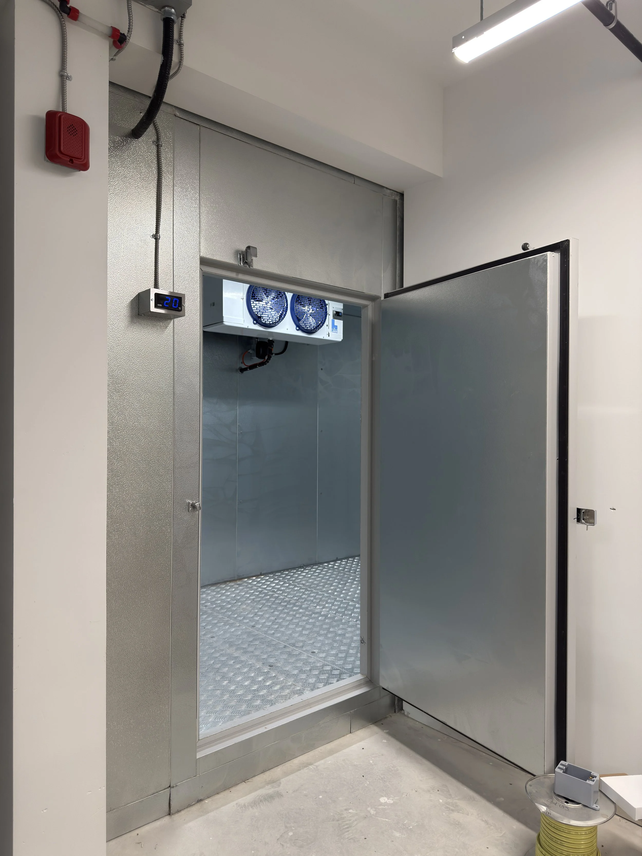 Walk-in cooler or walk-in freezer