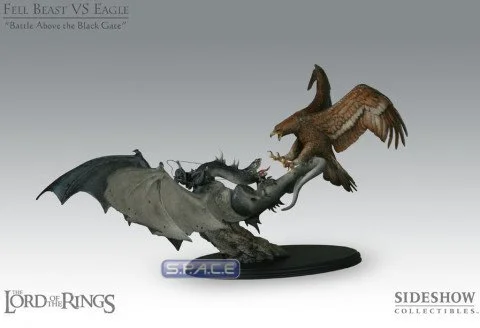 WETA battle above the black gate statue