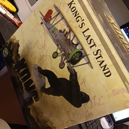 WETA KONGS LAST STAND statue