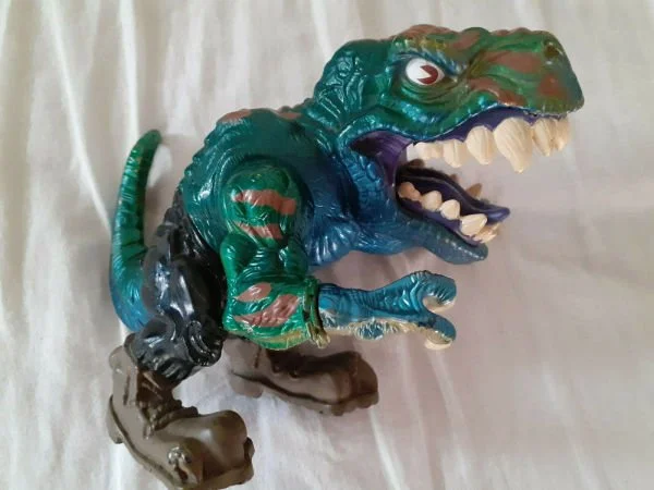 STREET SHARKS DINOS TBONE 2