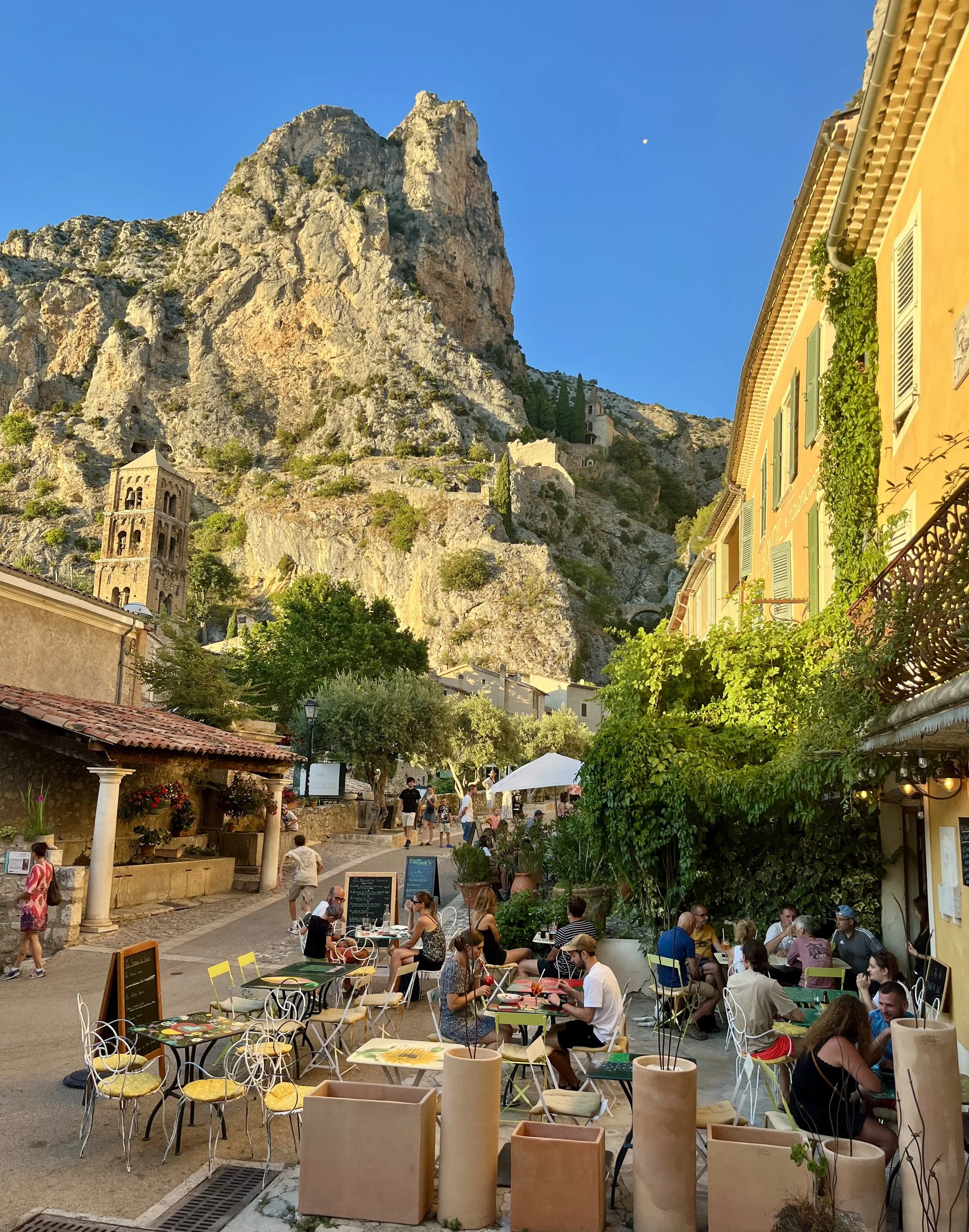 Moustiers cafe.jpg